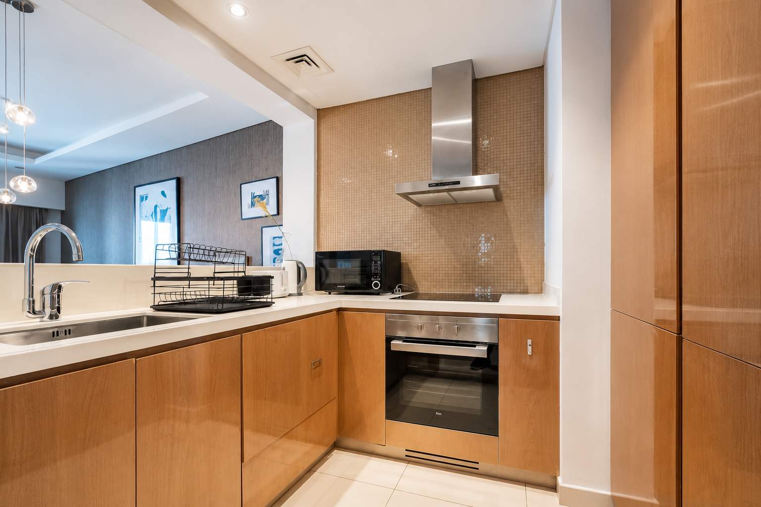Luxury 1-Bedroom Apartment in Paramount - Image 10