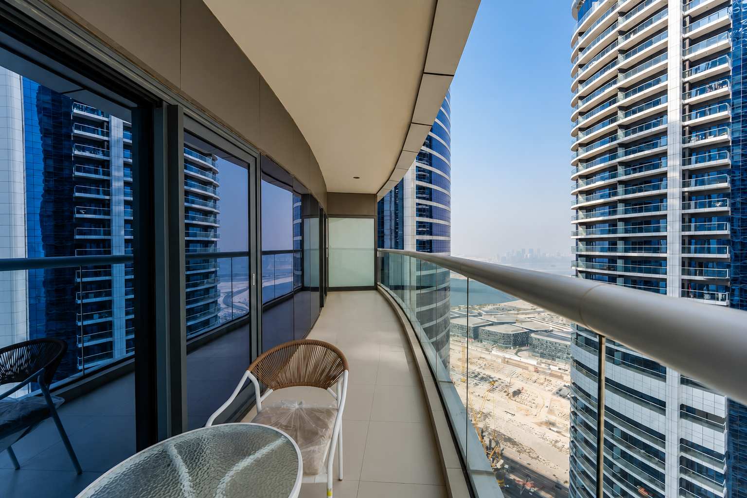 Luxury 1-Bedroom Apartment in Paramount - Image 20