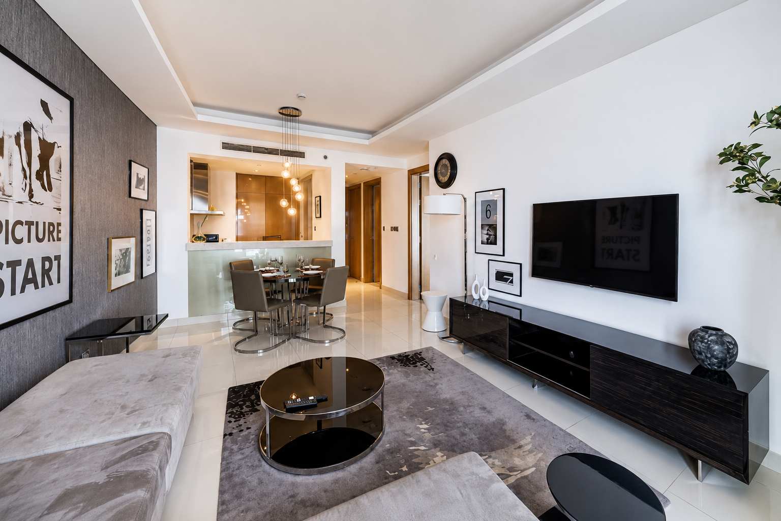 Luxury 1-Bedroom Apartment in Paramount - Image 4