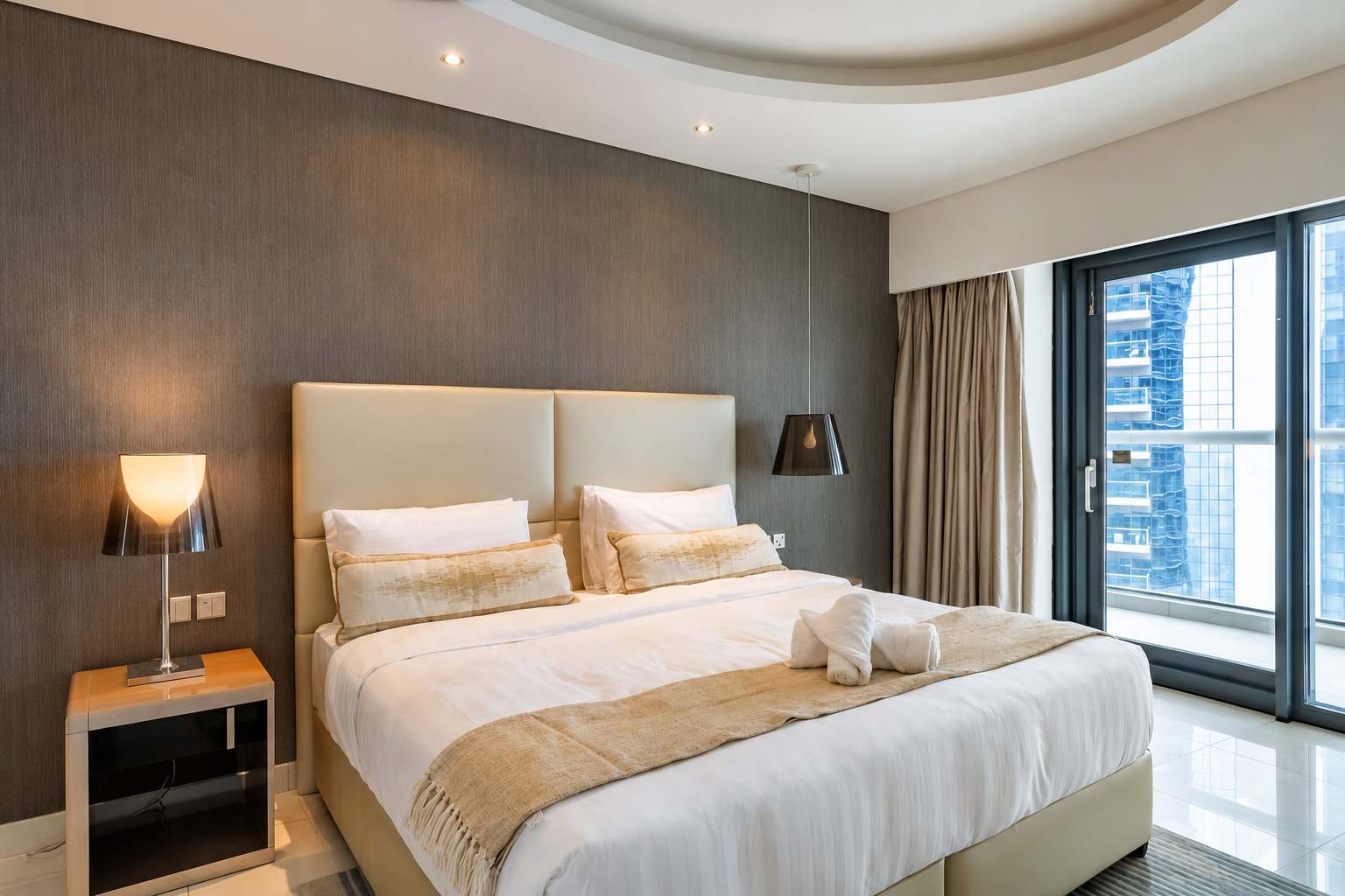 Luxury 1-Bedroom Apartment in Paramount - Image 16