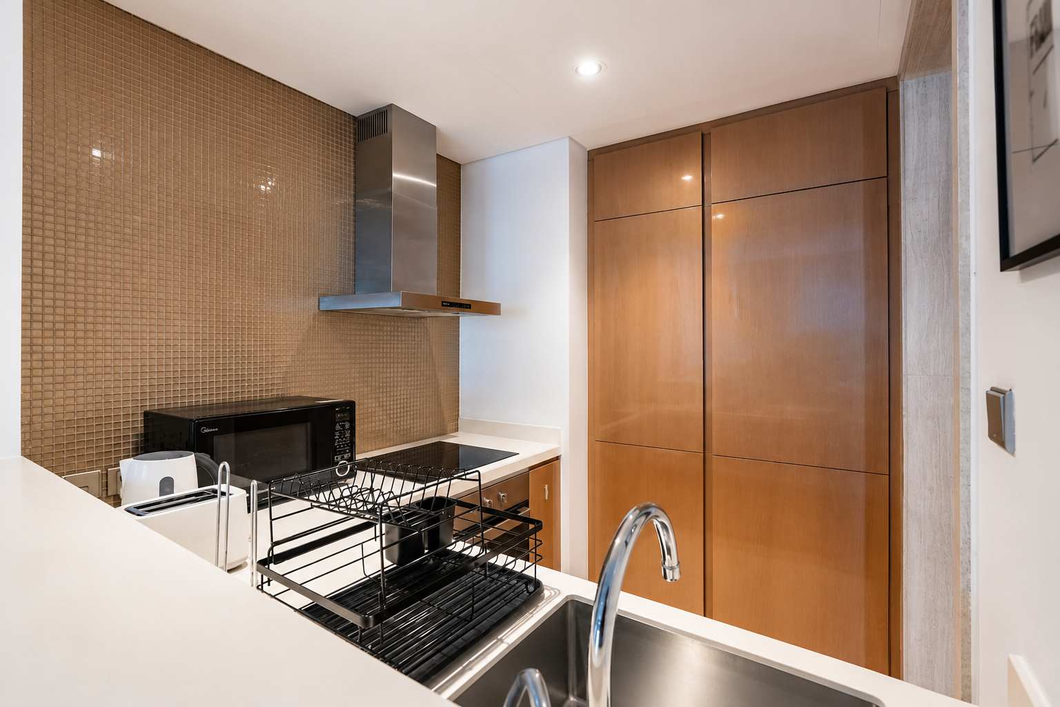 Luxury 1-Bedroom Apartment in Paramount - Image 11