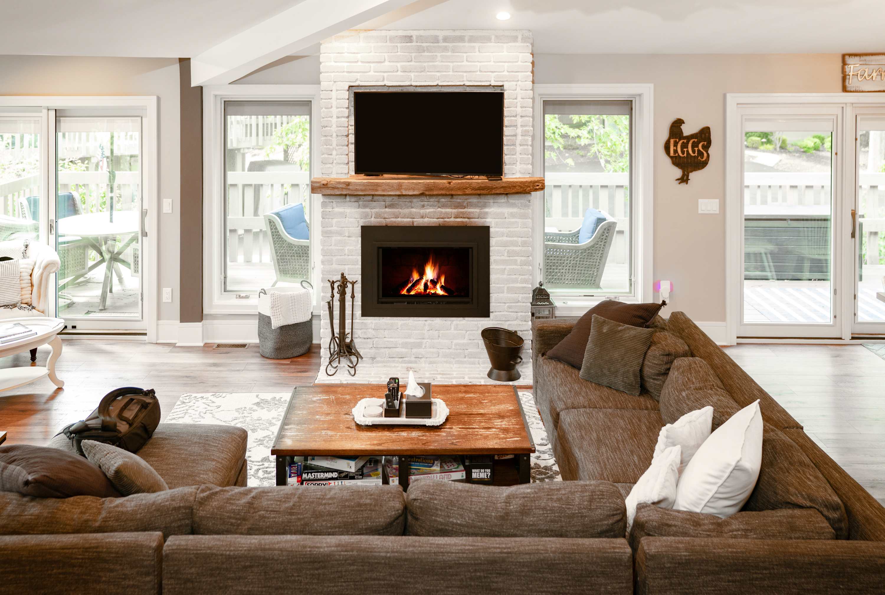 Unwind in the airy living room & stream your favorites on the smart TV​