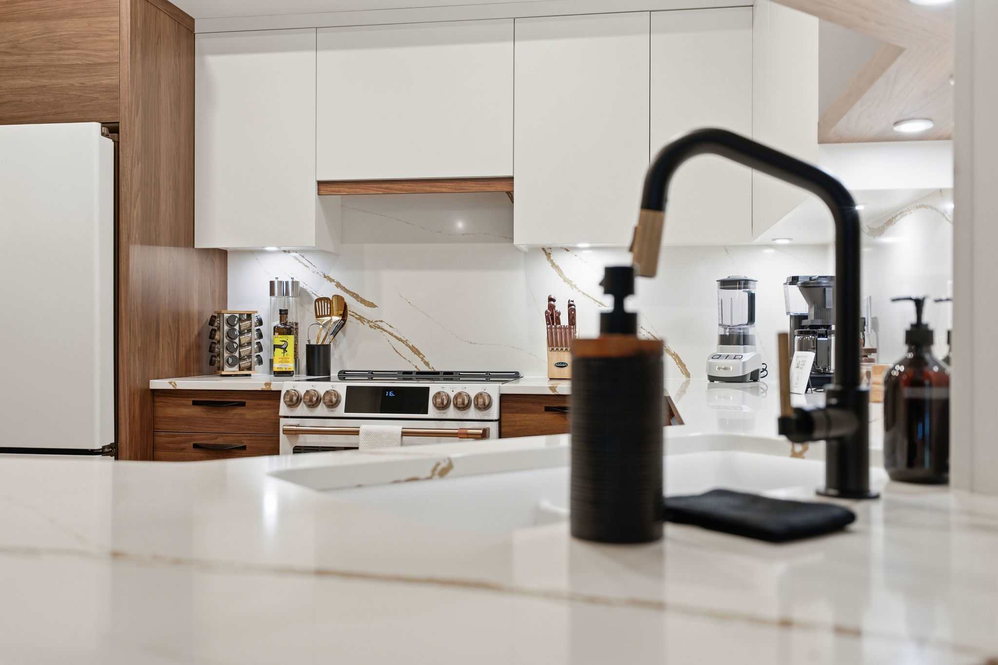 Kitchen | Discovery Bay 108 in Kelowna, British Columbia by Luxus Vacation Properties