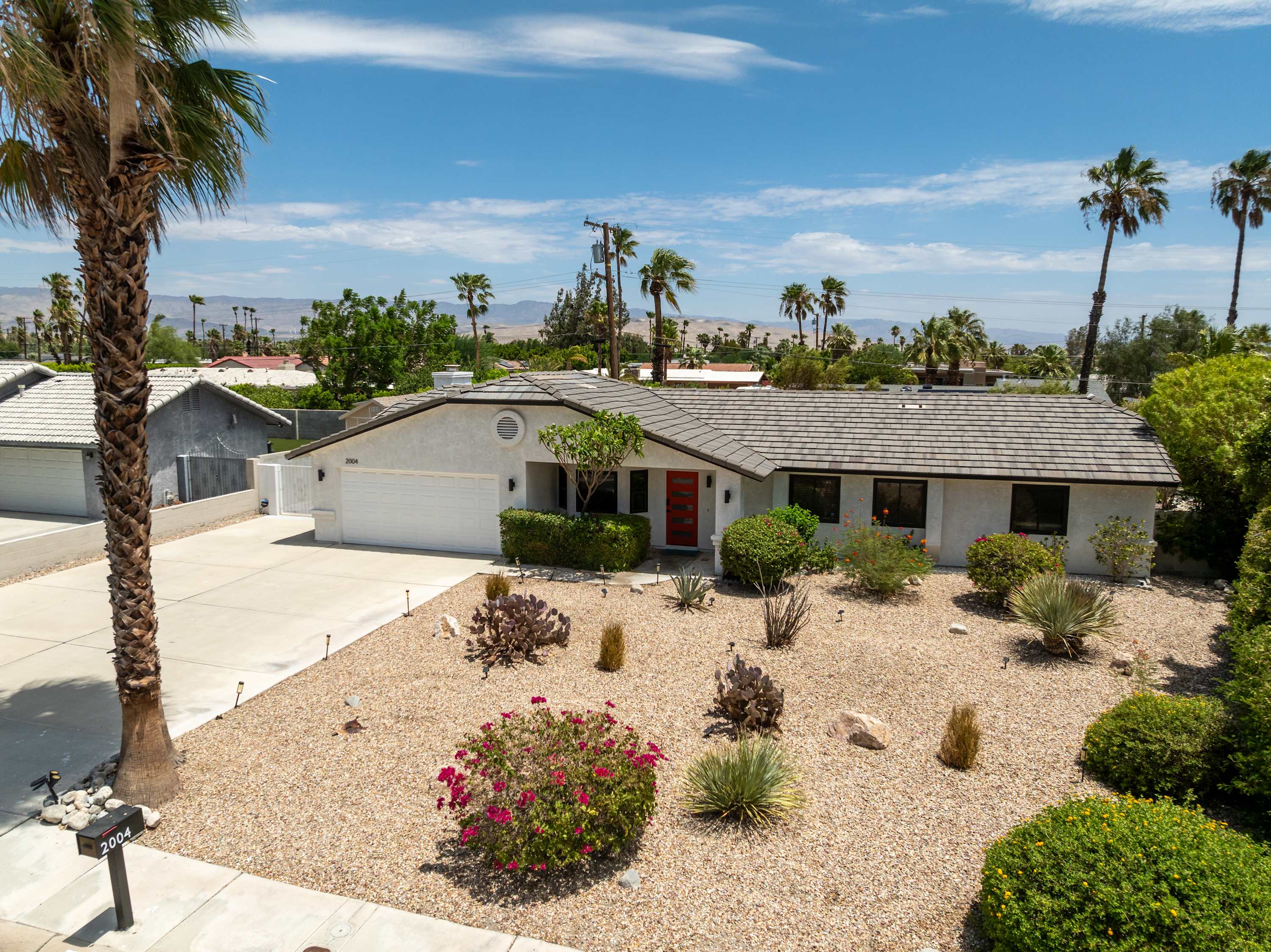 Manicured Desertscape Front Yard - Driveway