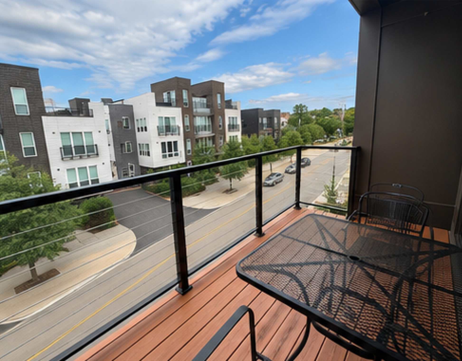 Modern 1BR Bridge Park in Dublin with Balcony and Pool