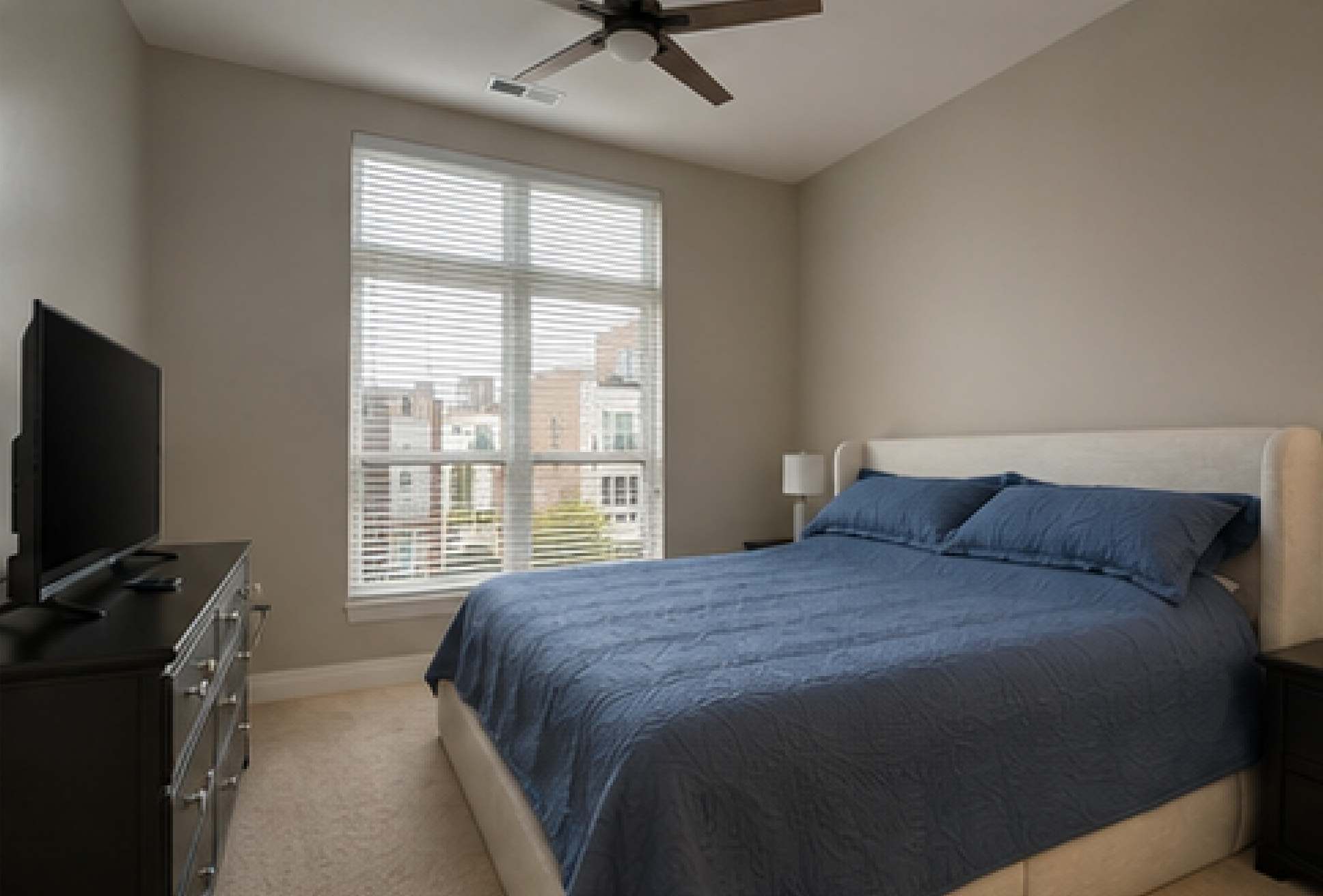 Modern 1BR Bridge Park in Dublin with Balcony and Pool