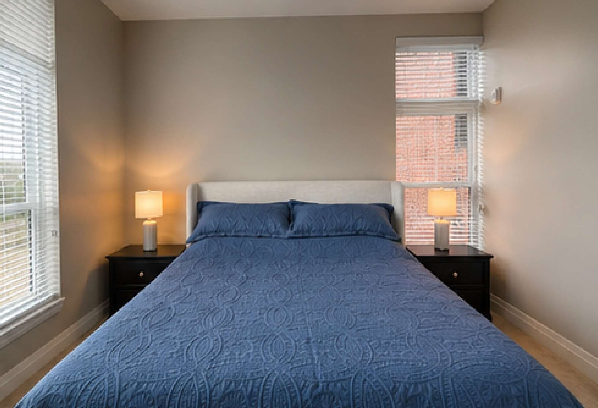 Modern 1BR Bridge Park in Dublin with Balcony and Pool