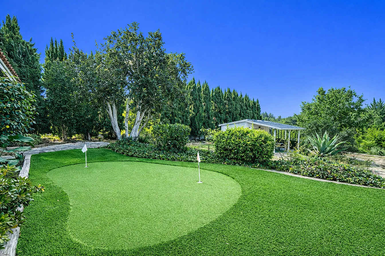 2 Hole Putting Course