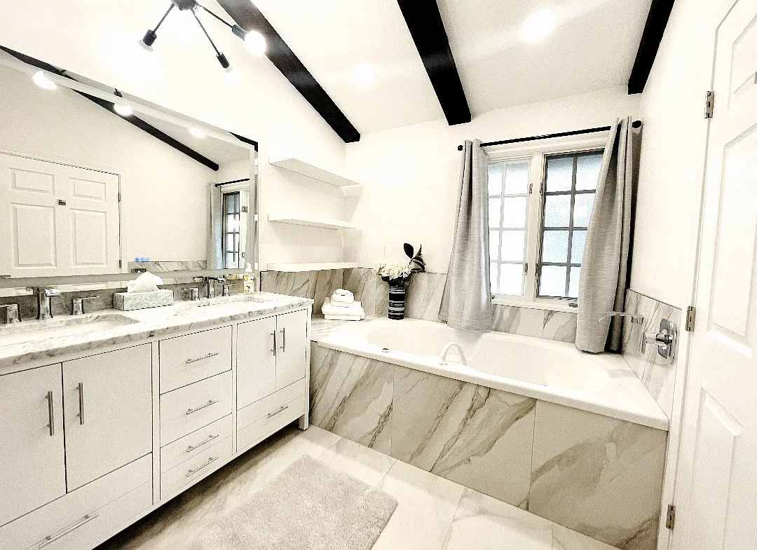 Primary Bedroom's Ensuite Bathroom with tub & walk-in shower