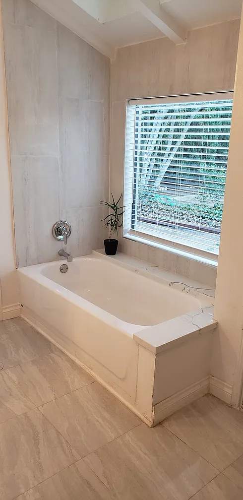 The tub to Guest Bedroom #2 shower handheld