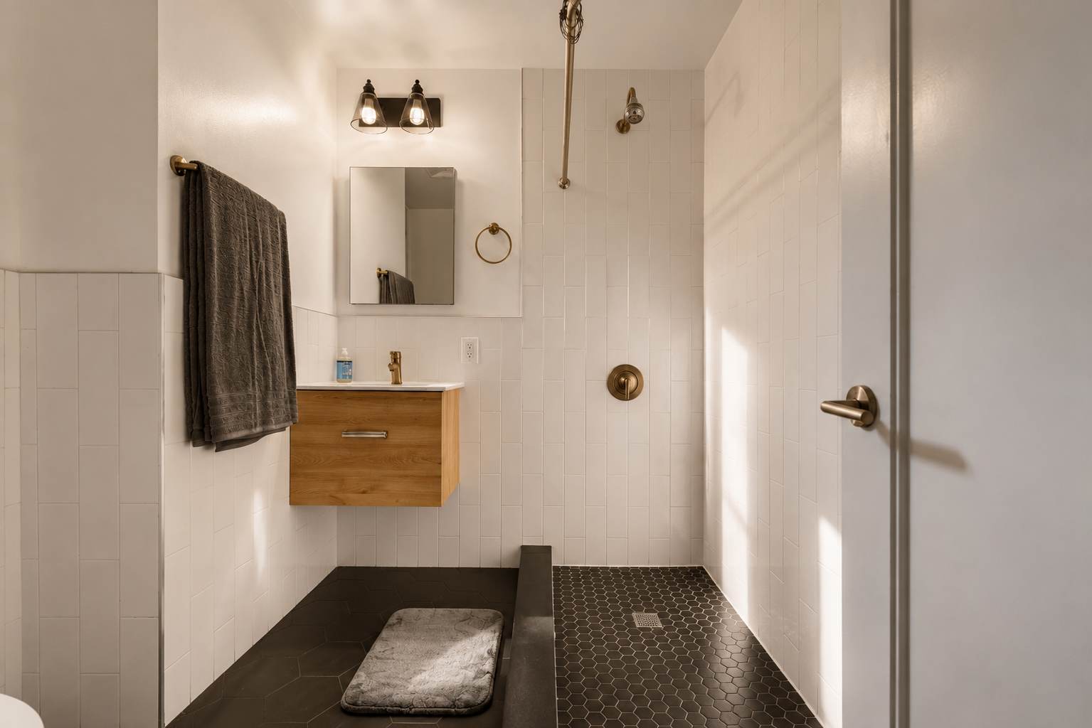 Photo #17 of Midtown Duplex