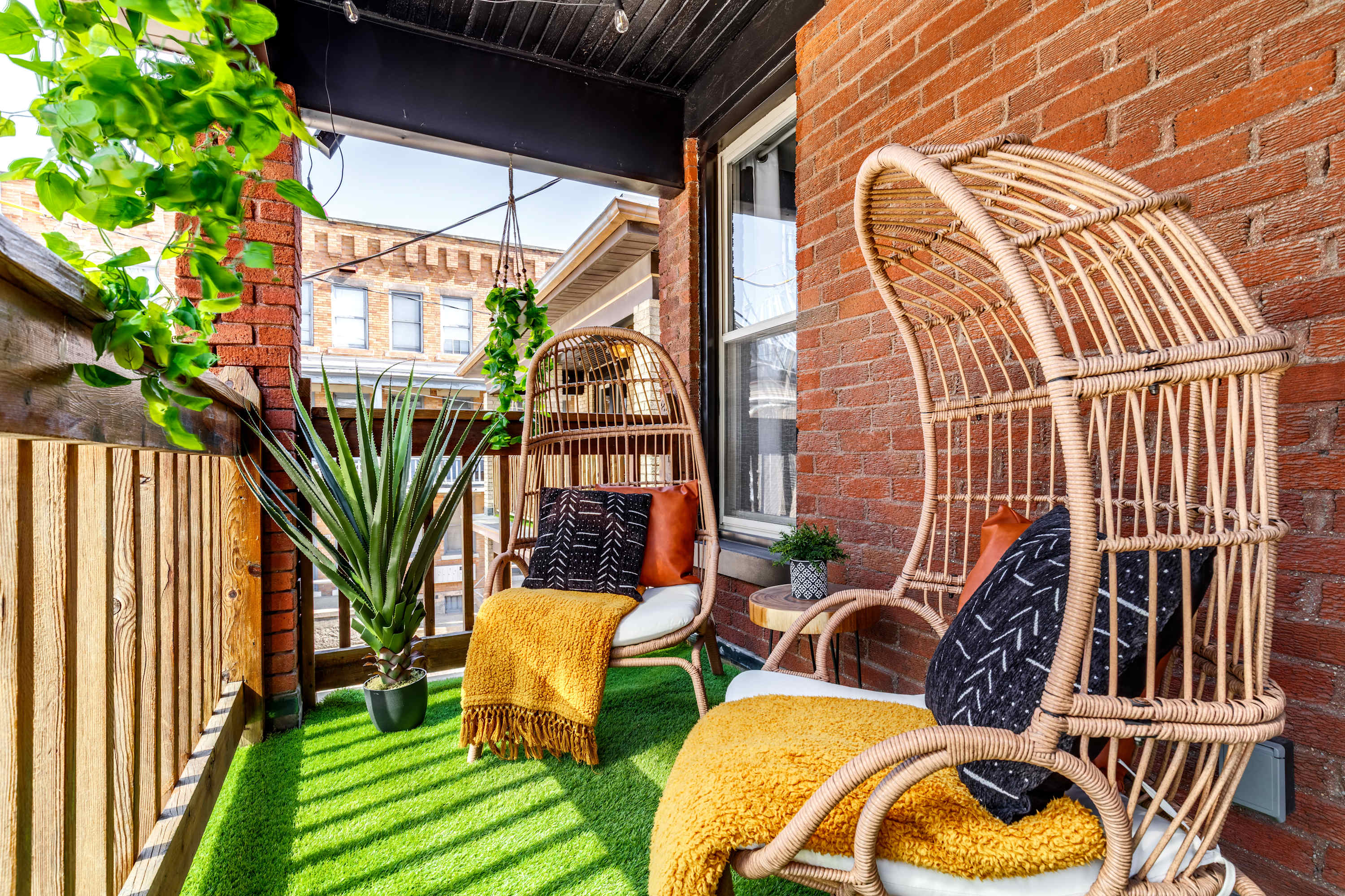 Charming Jungle Escape With Private Parking - Cozy Urban Sanctuary - Columbus, OH