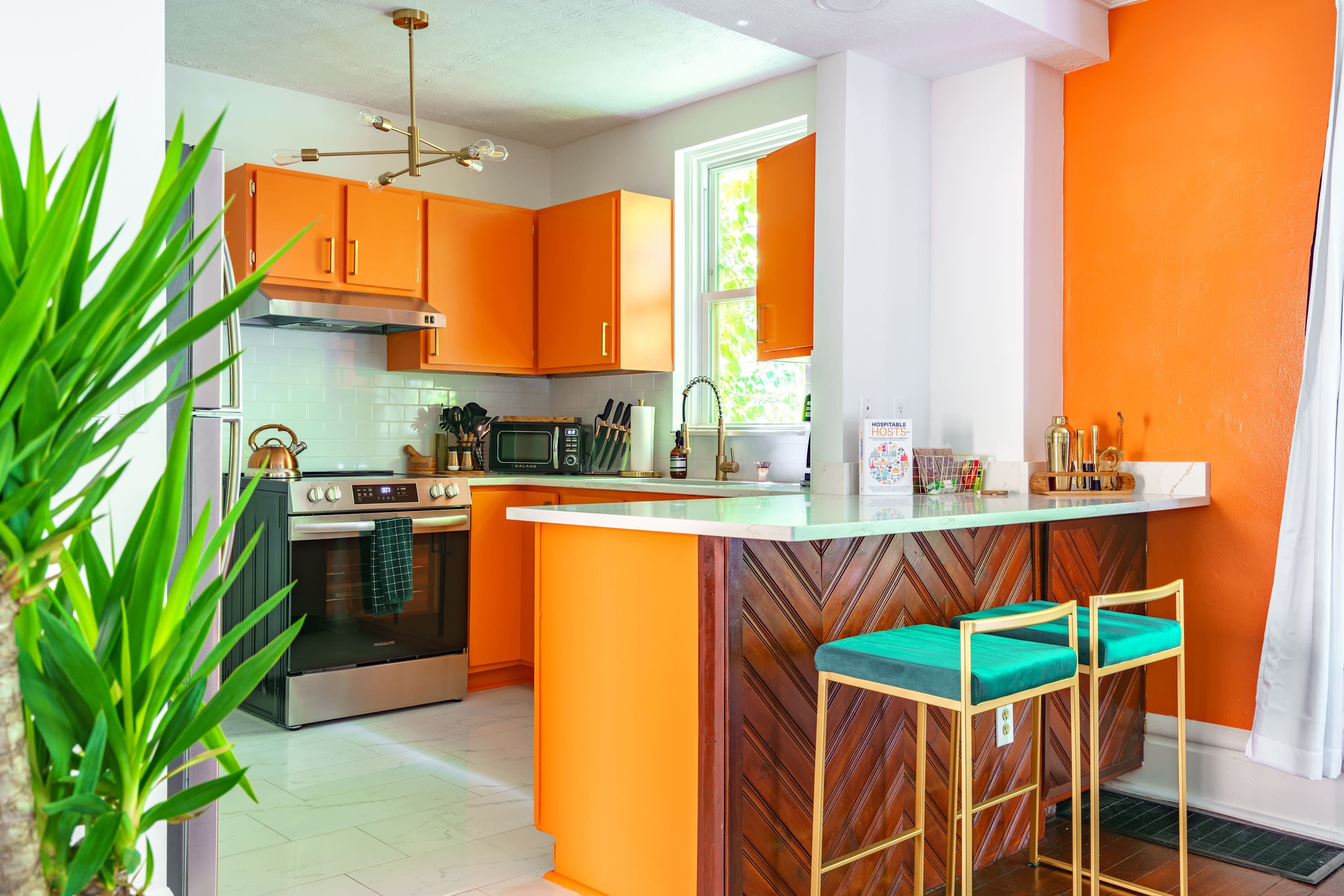 🌿Jungle Casa by Jungle House | Near Nationwide Arena, Convention Center & OSU | Downtown & Short North | Walkable to High Street | 5,800+ Reviews | Private Parking 5