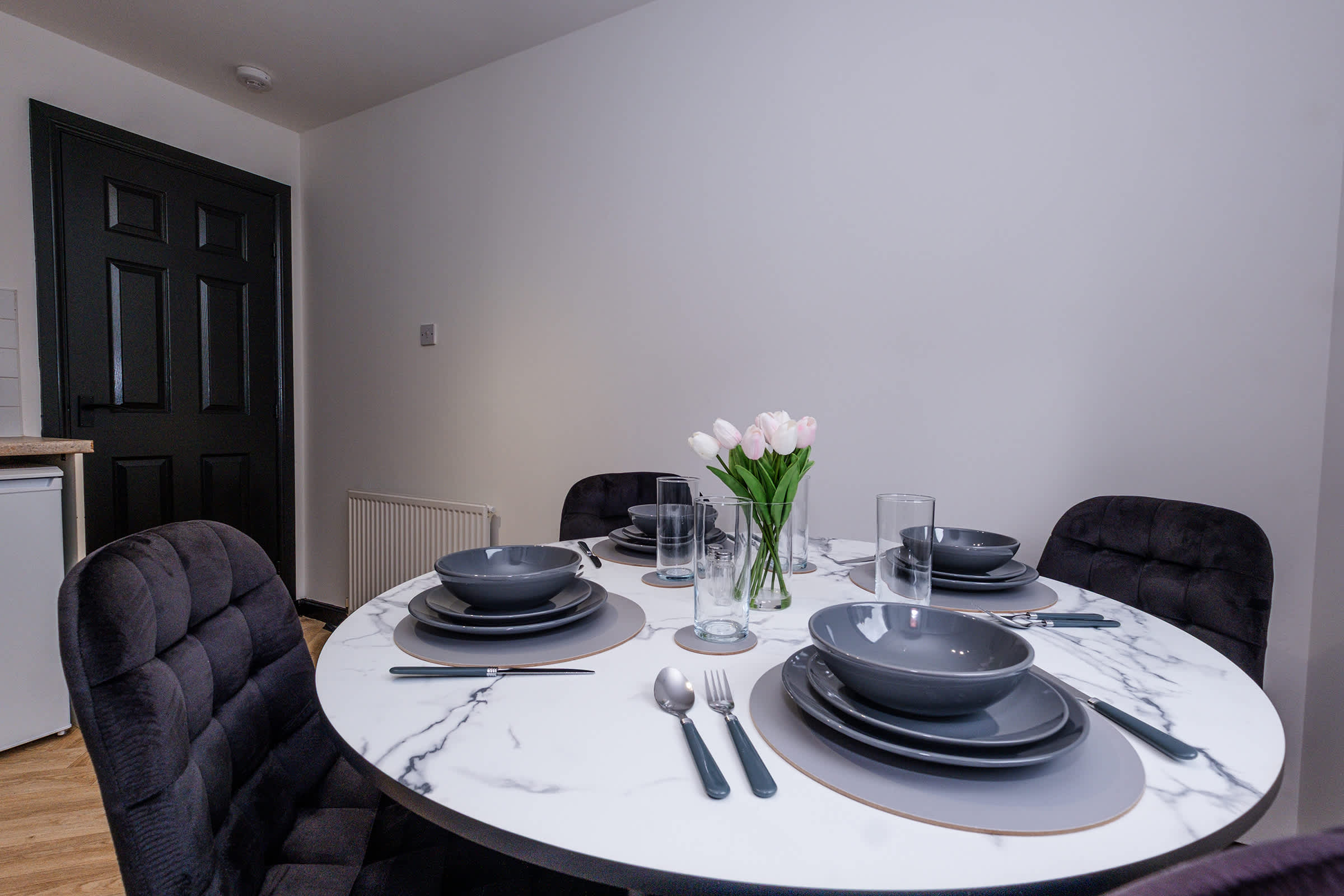 Stylish 2BR-Near Union Square &Train Station-Wi-Fi - Central Location in Strawberrybank Parade AB11 - Property image 9 - VivreStays