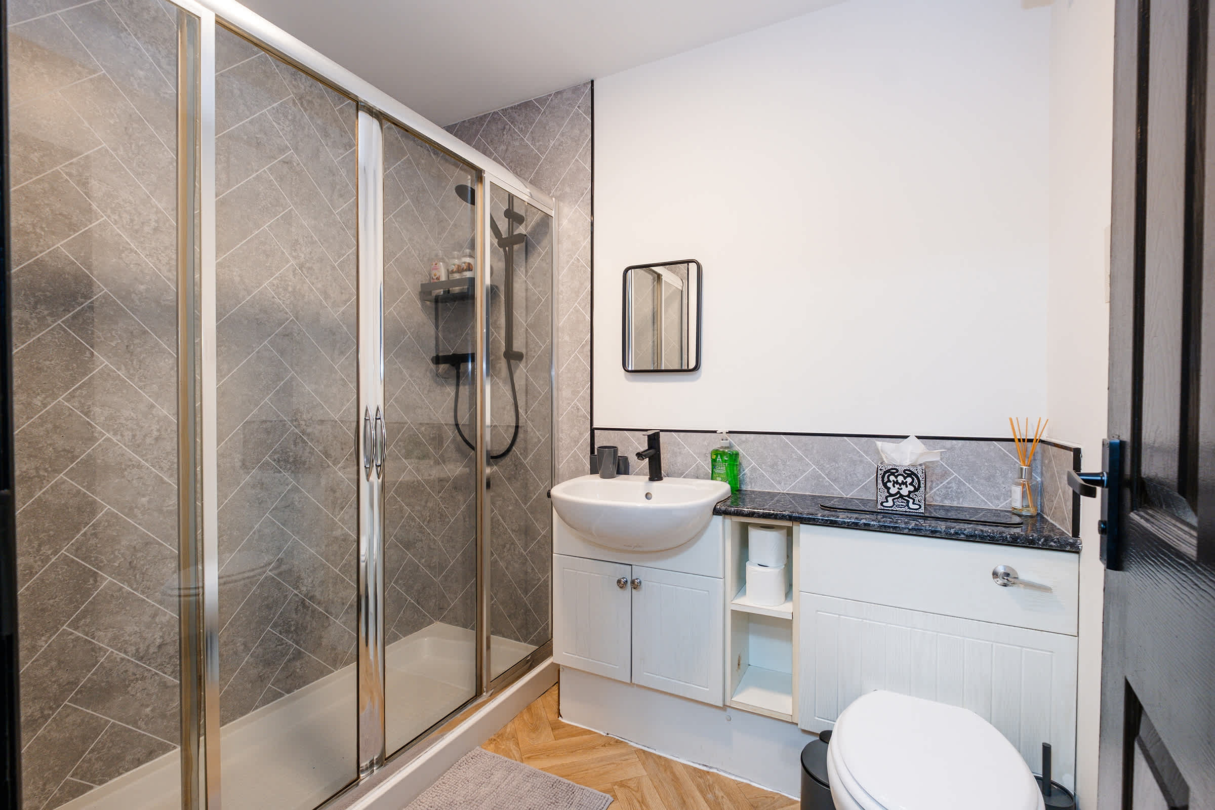 Stylish 2BR-Near Union Square &Train Station-Wi-Fi - Central Location in Strawberrybank Parade AB11 - Property image 4 - VivreStays