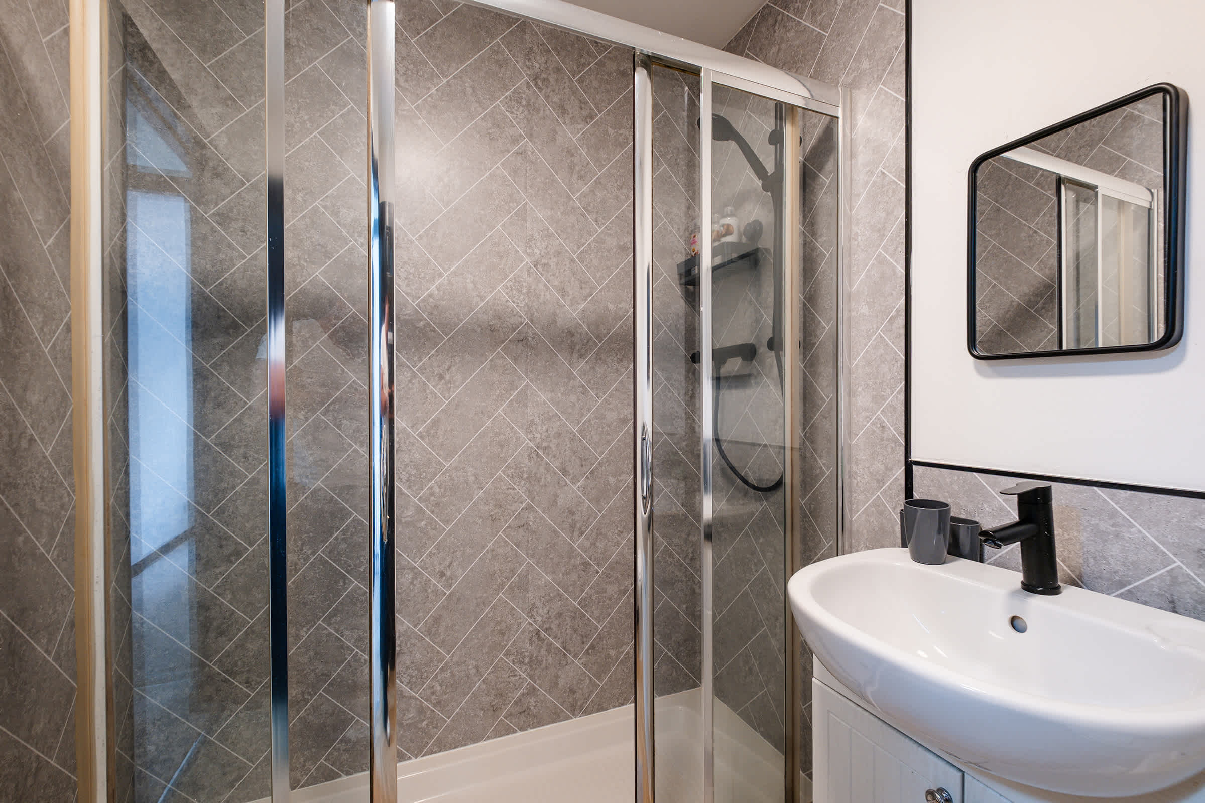 Stylish 2BR-Near Union Square &Train Station-Wi-Fi - Central Location in Strawberrybank Parade AB11 - Property image 12 - VivreStays