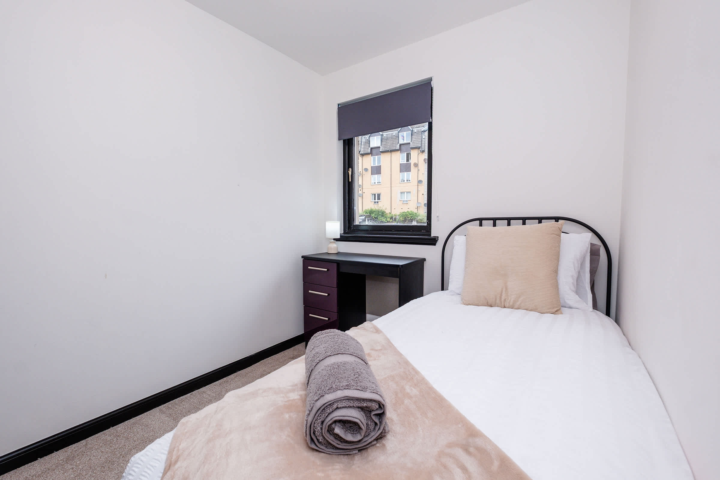Stylish 2BR-Near Union Square &Train Station-Wi-Fi - Central Location in Strawberrybank Parade AB11 - Property image 17 - VivreStays