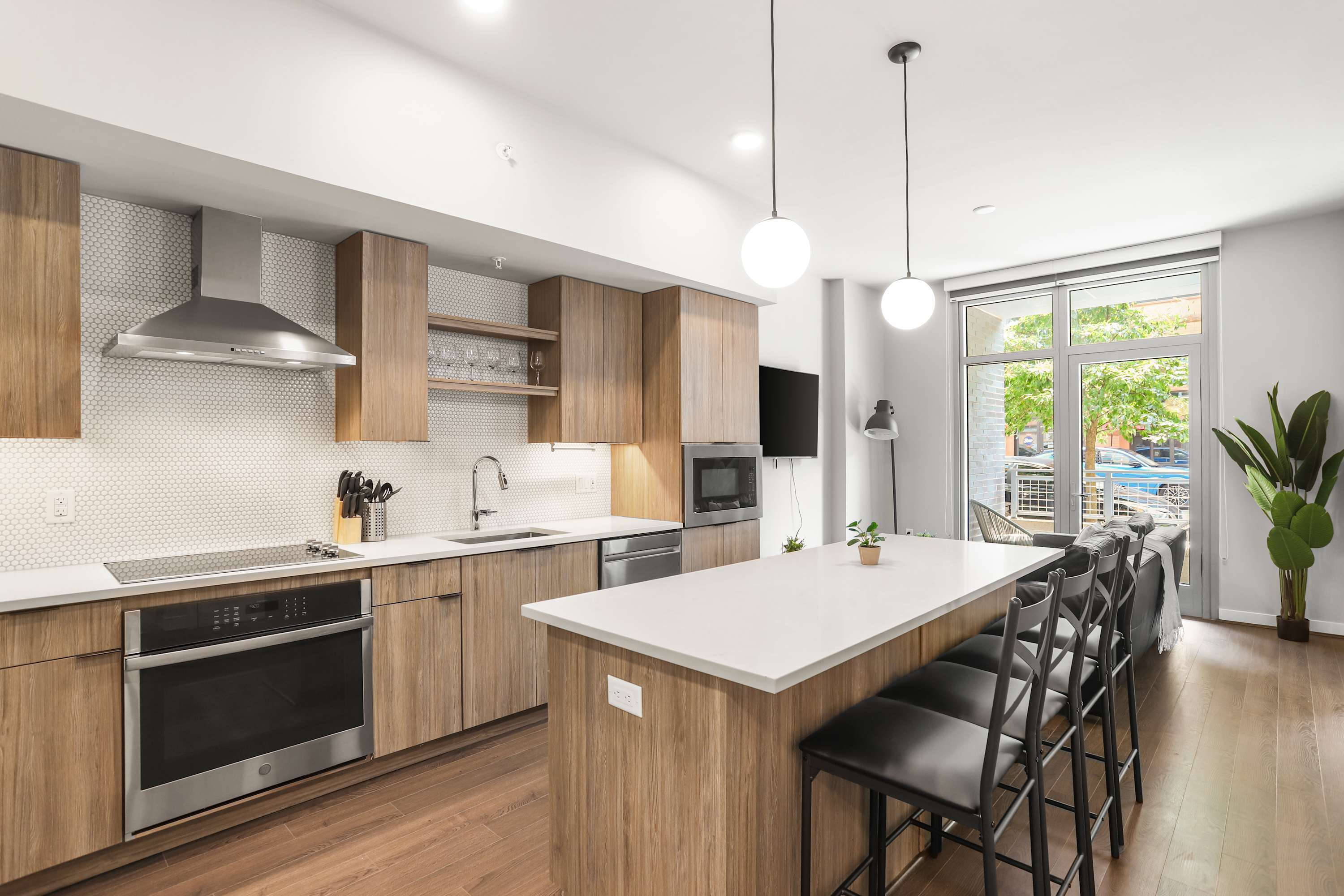 Modern Apt Near DC & Metro | Pool & Gym