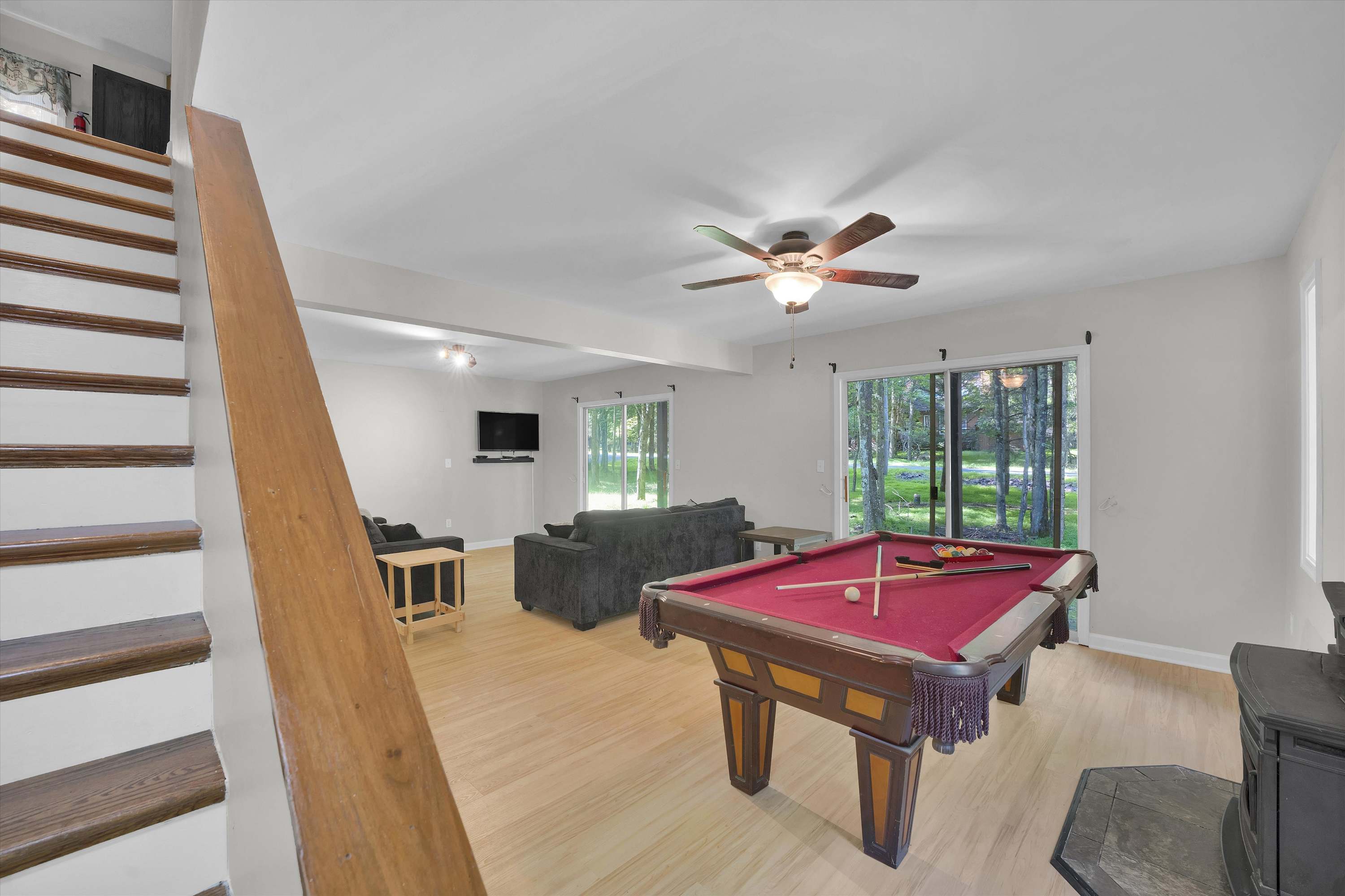 Pocono Chalet With Pool Table | 15 Min to Skiing