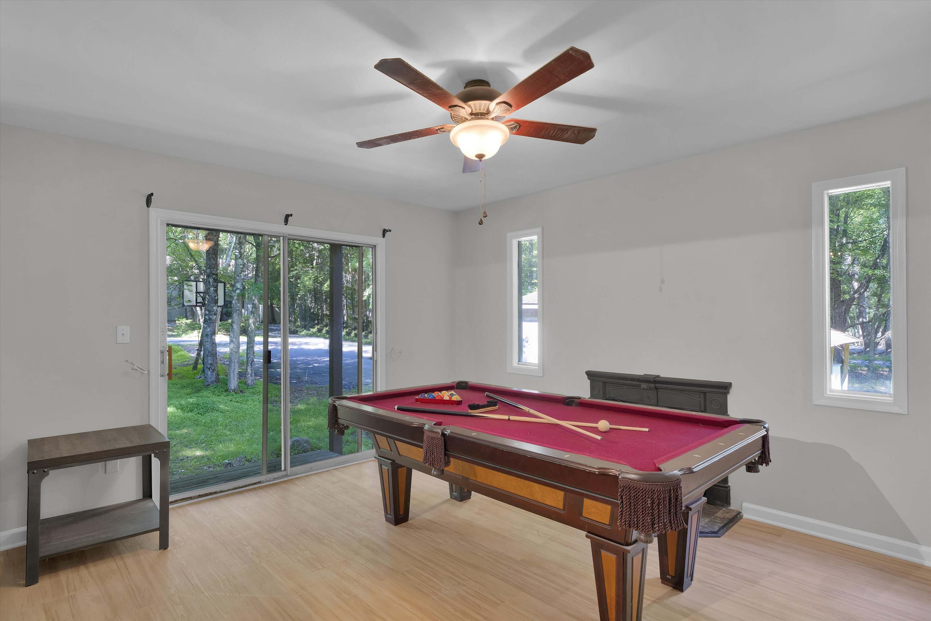 Pocono Chalet With Pool Table | 15 Min to Skiing