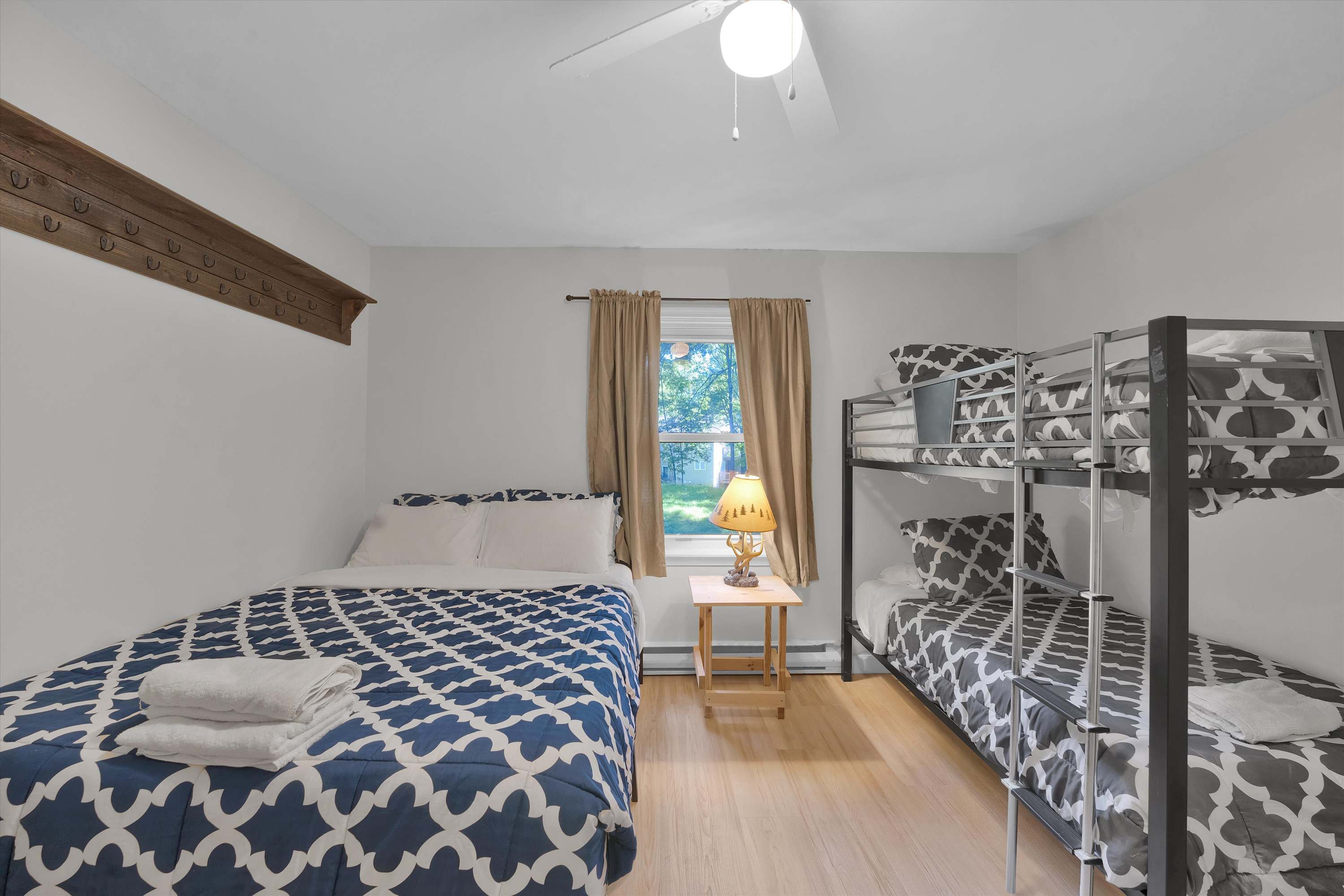 Pocono Chalet With Pool Table | 15 Min to Skiing