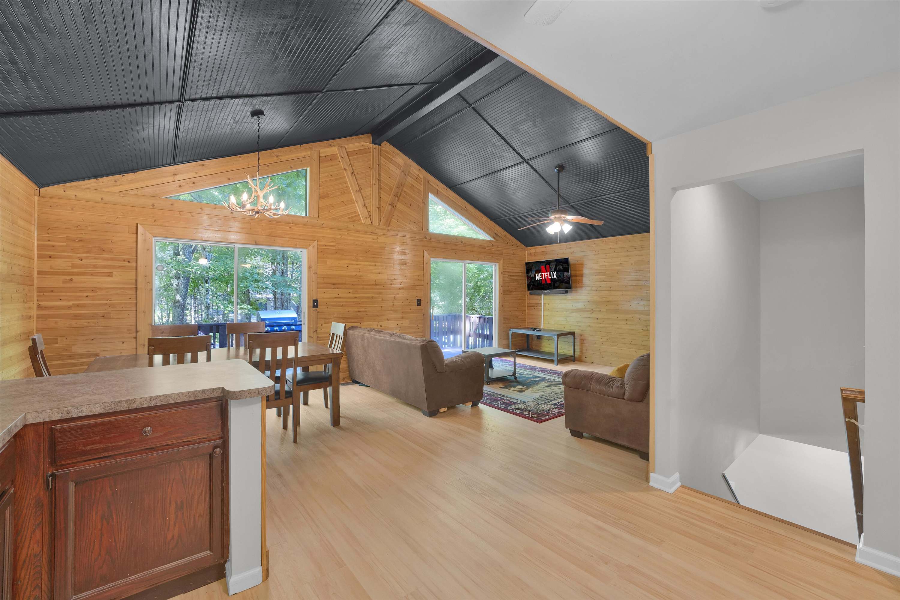 Pocono Chalet With Pool Table | 15 Min to Skiing