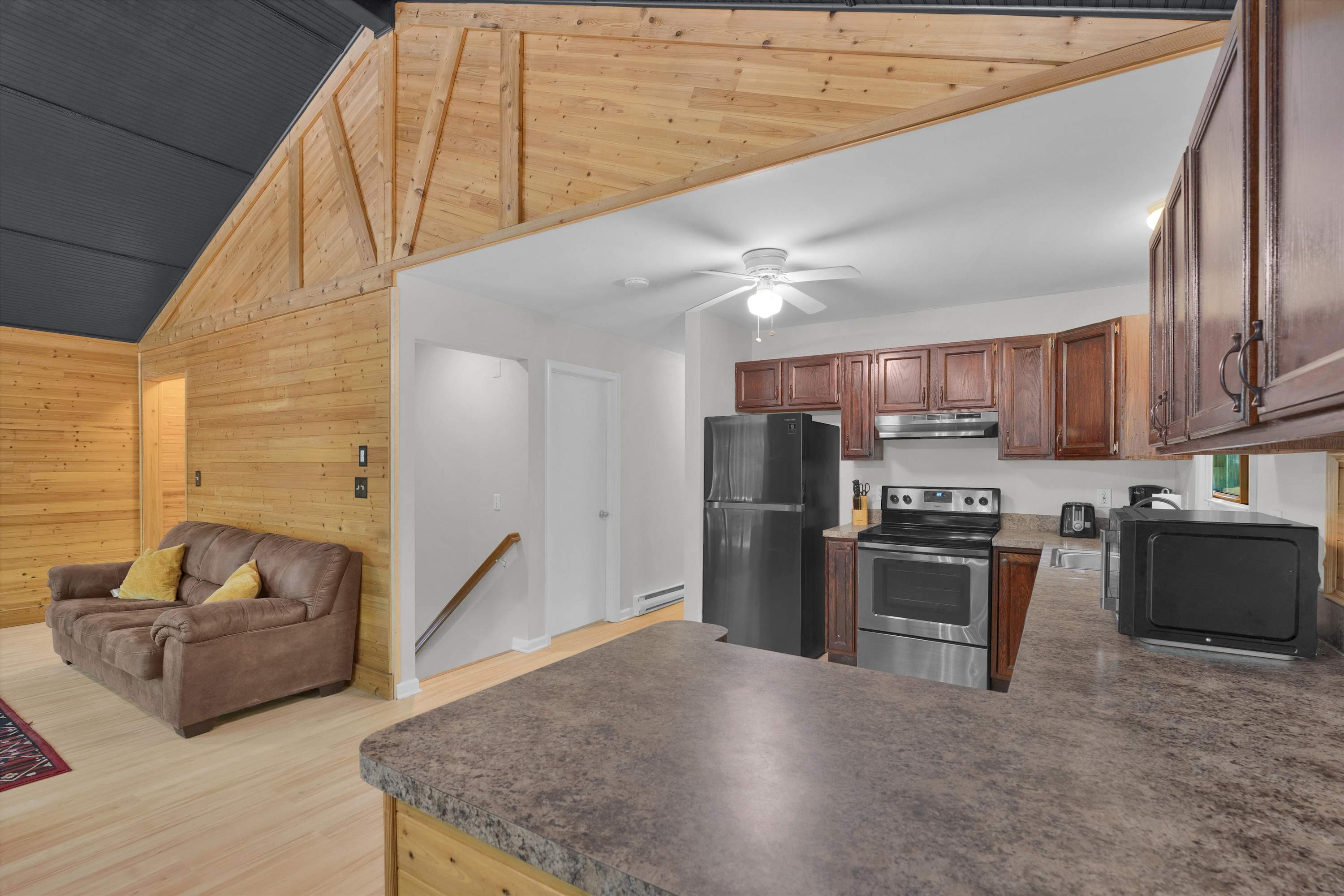 Pocono Chalet With Pool Table | 15 Min to Skiing