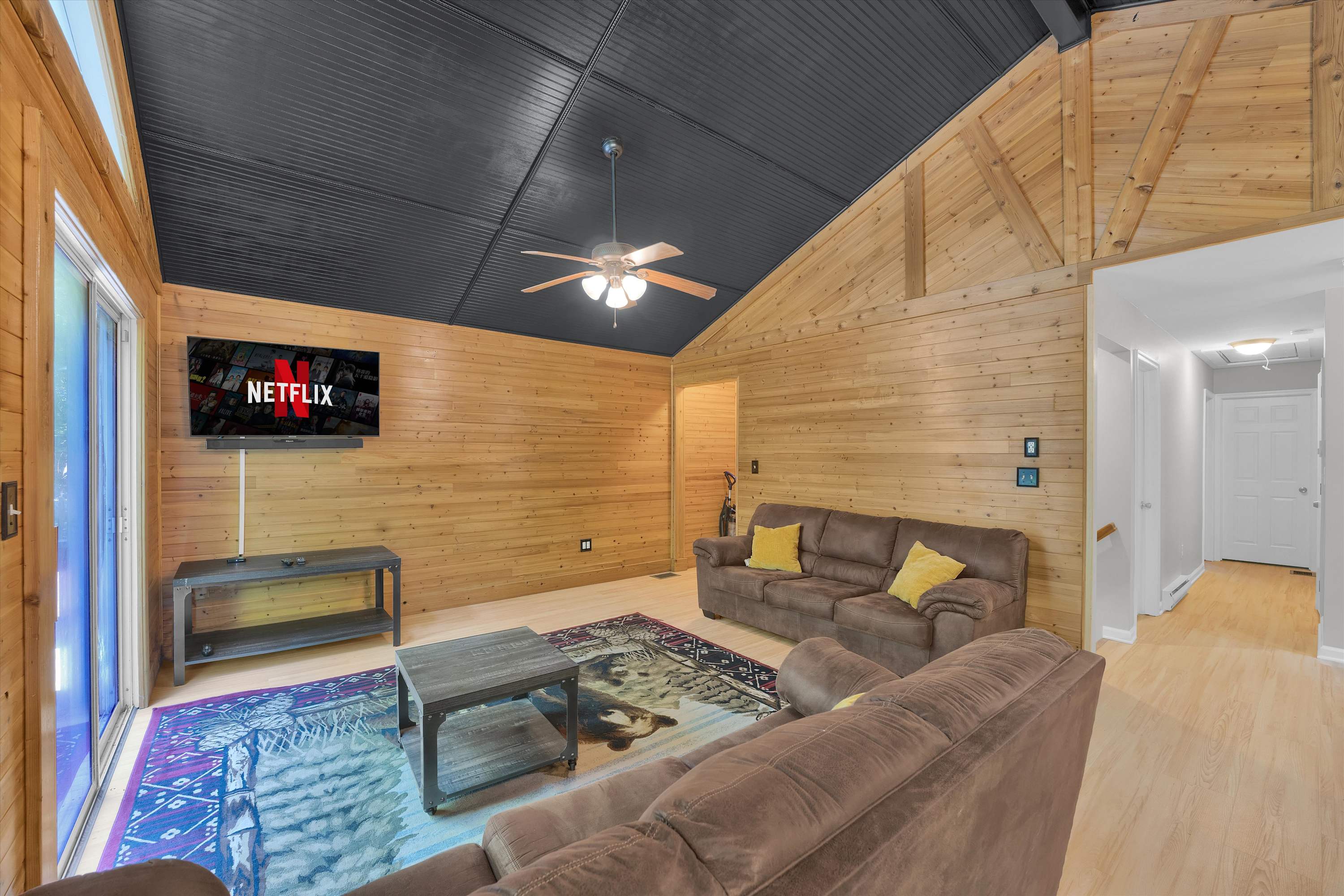 Pocono Chalet With Pool Table | 15 Min to Skiing