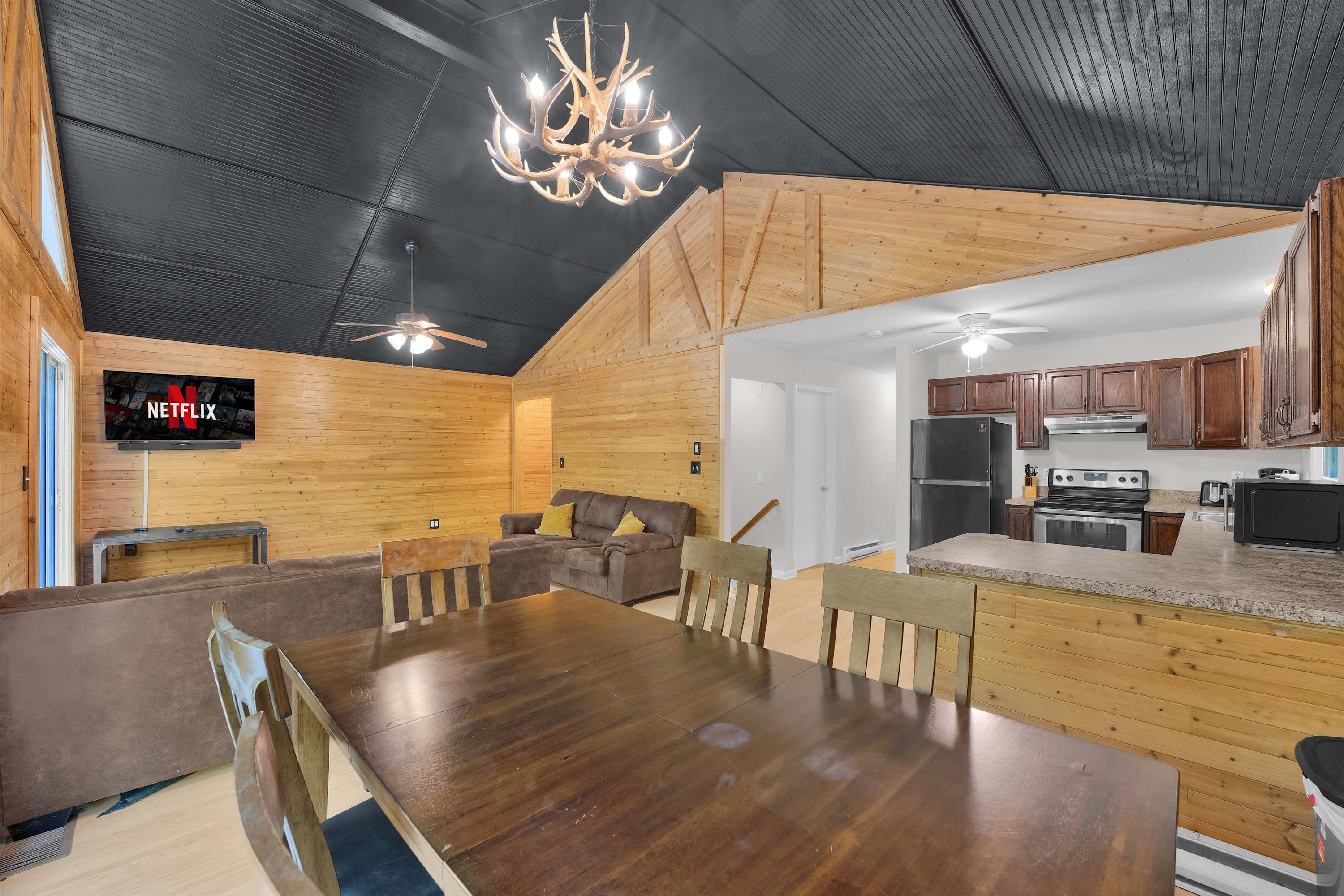 Pocono Chalet With Pool Table | 15 Min to Skiing
