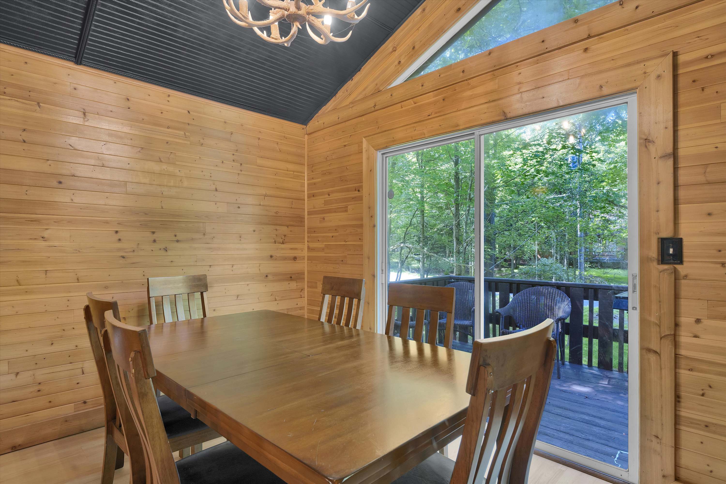 Pocono Chalet With Pool Table | 15 Min to Skiing