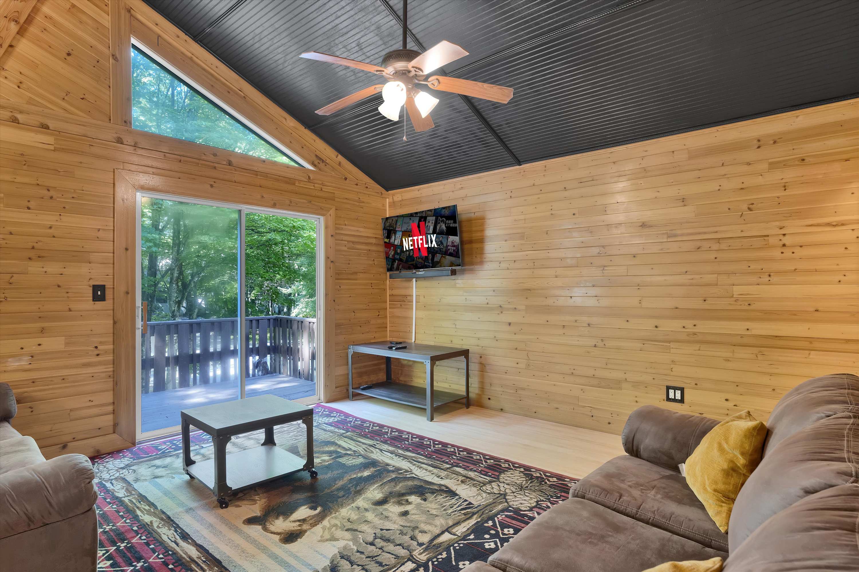 Pocono Chalet With Pool Table | 15 Min to Skiing