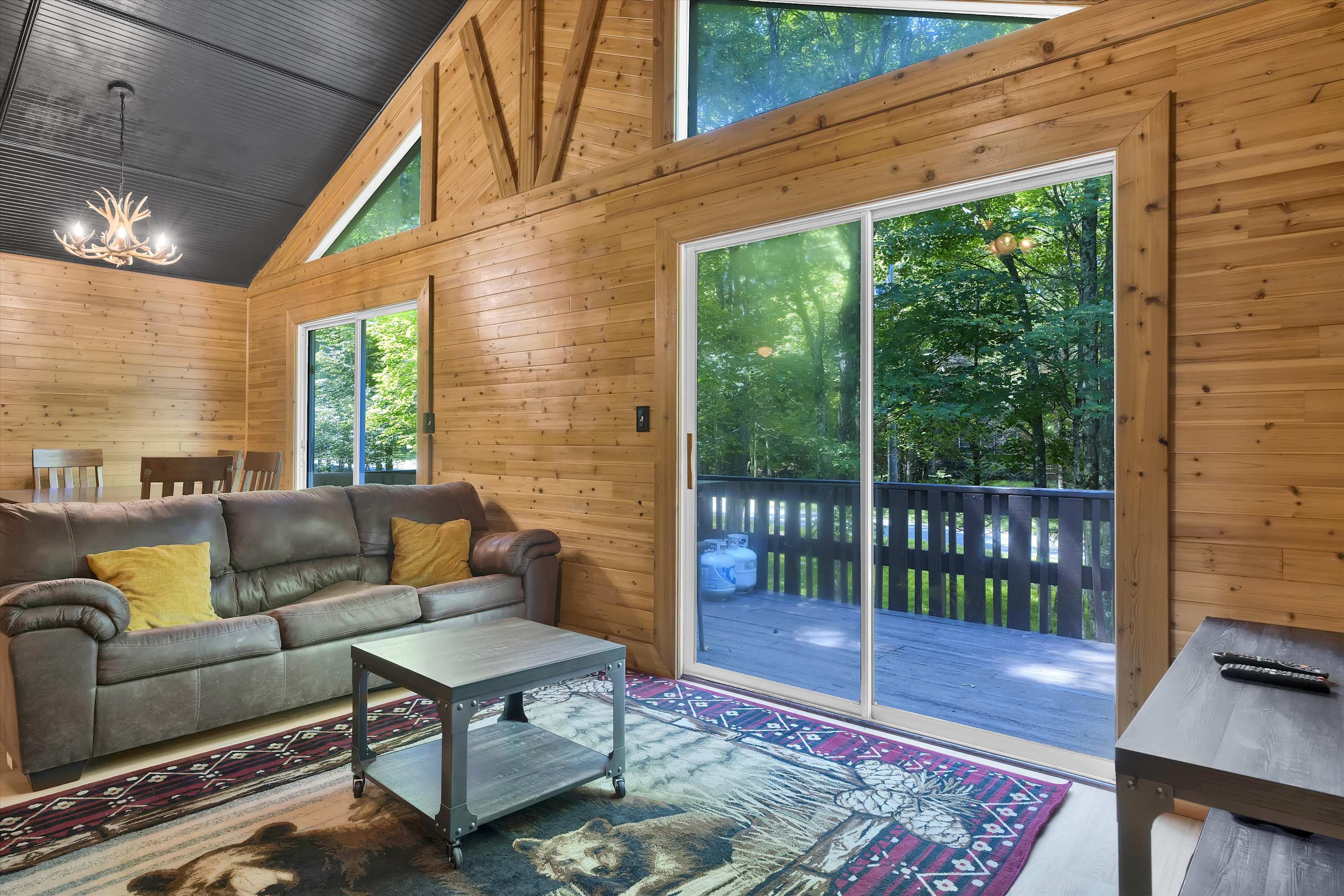 Pocono Chalet With Pool Table | 15 Min to Skiing