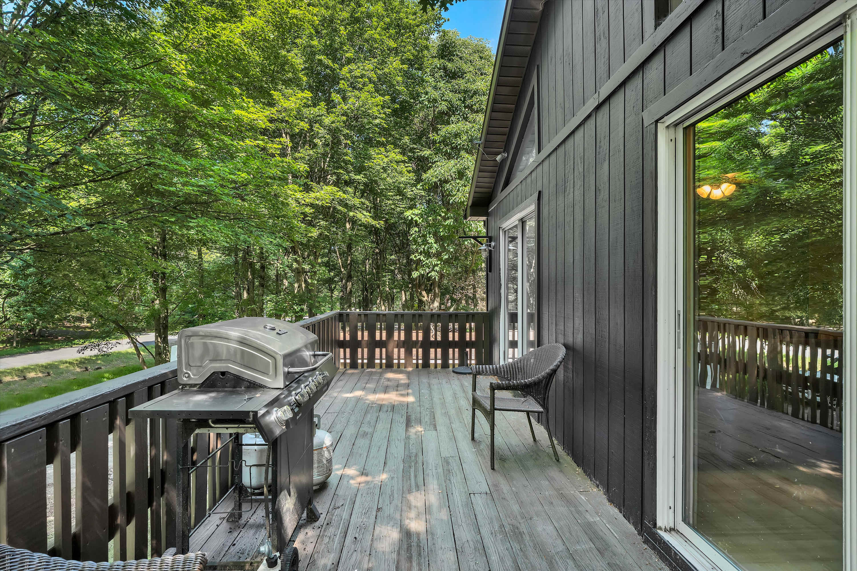 Pocono Chalet With Pool Table | 15 Min to Skiing