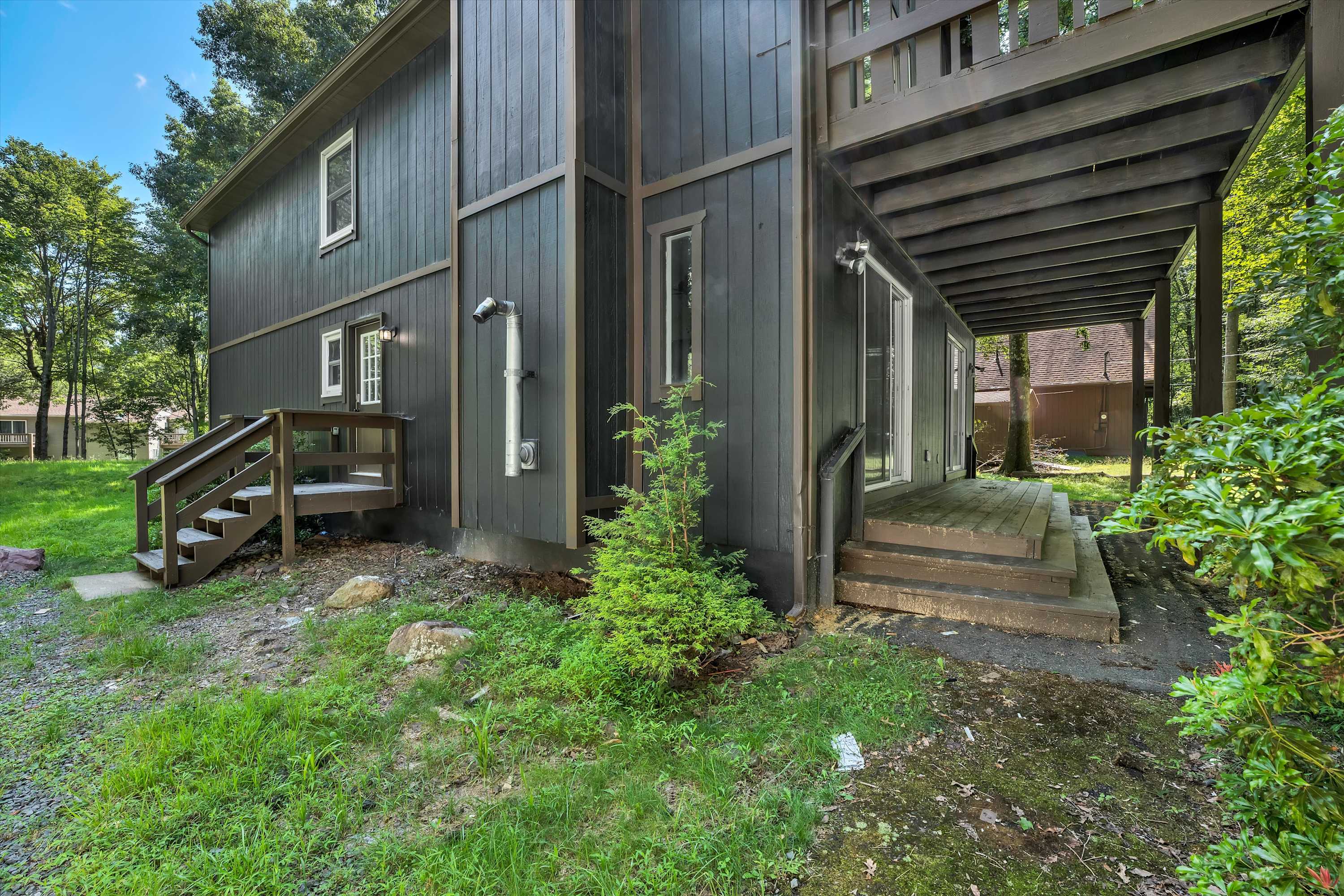 Pocono Chalet With Pool Table | 15 Min to Skiing