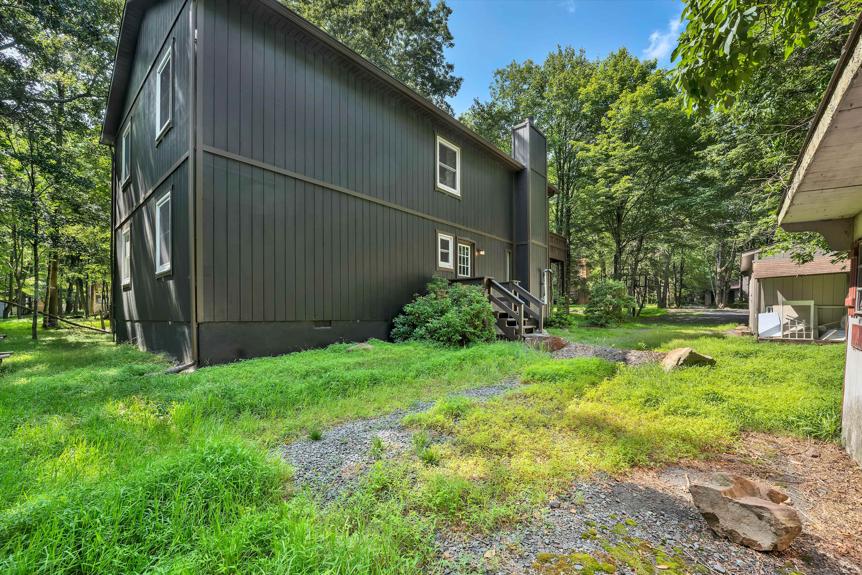 Pocono Chalet With Pool Table | 15 Min to Skiing