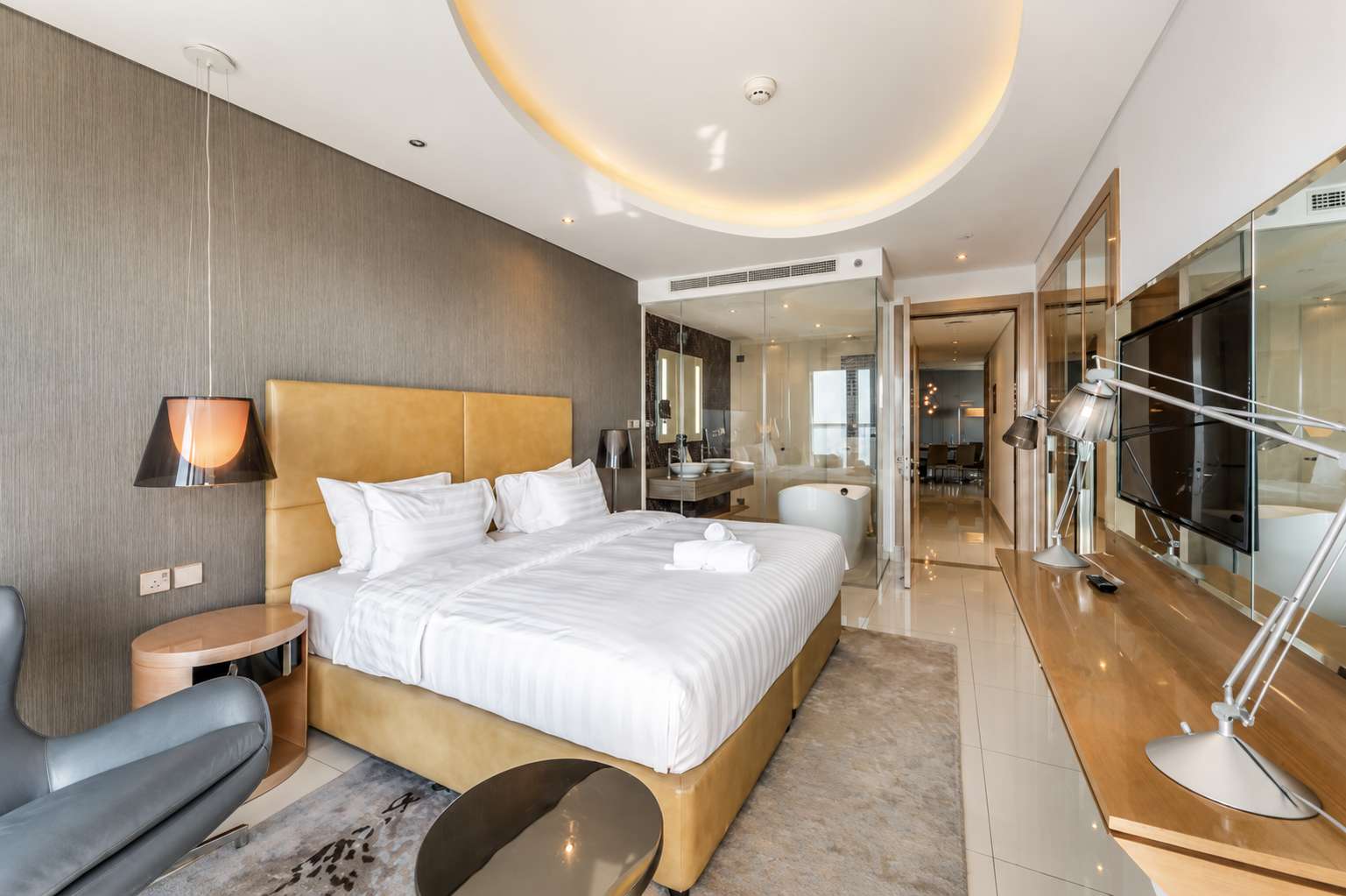 Luxury 3BR Apartment with Pool & Gym in Dubai - Image 11