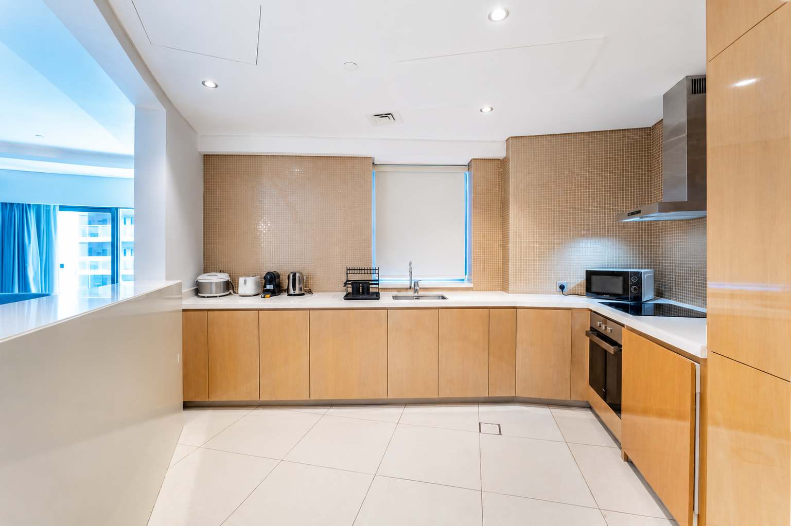 Luxury 3BR Apartment with Pool & Gym in Dubai - Image 8