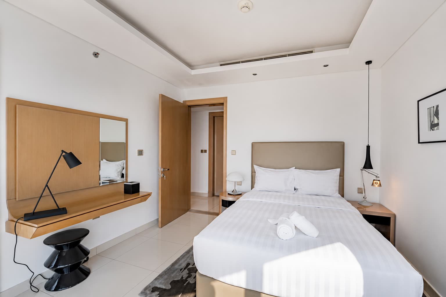 Luxury 3BR Apartment with Pool & Gym in Dubai - Image 22