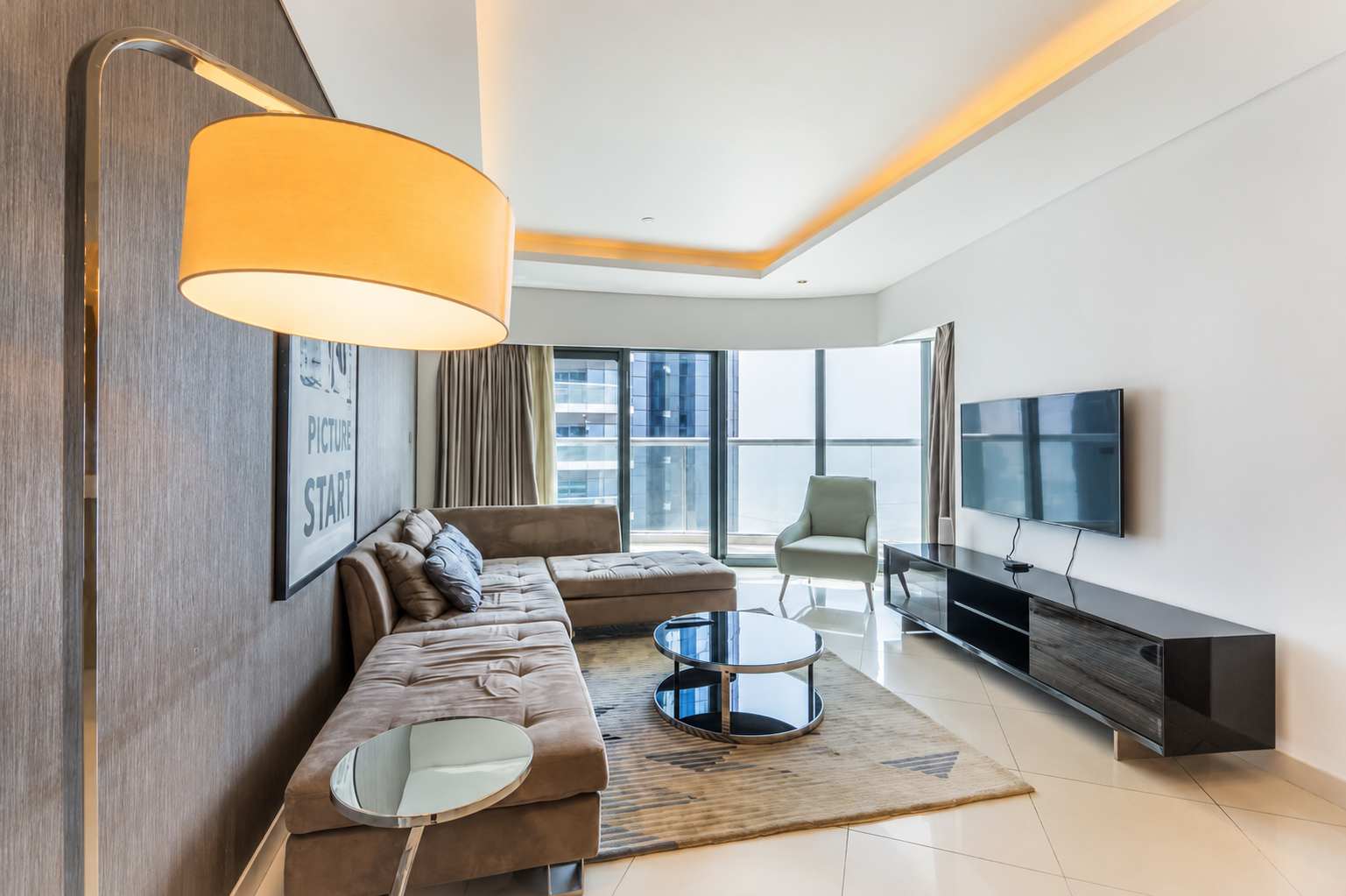 Luxury 3BR Apartment with Pool & Gym in Dubai - Image 3