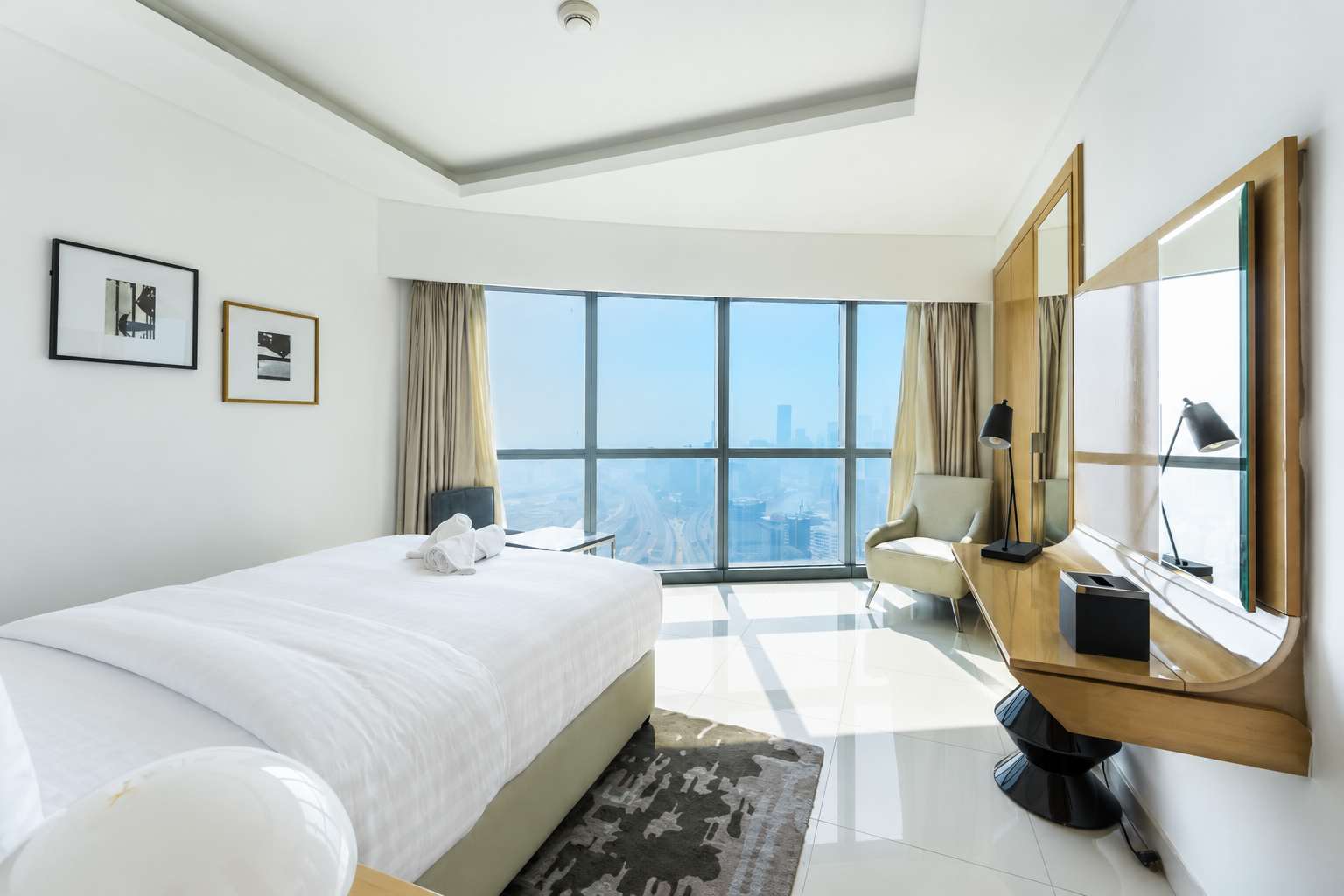 Luxury 3BR Apartment with Pool & Gym in Dubai - Image 20