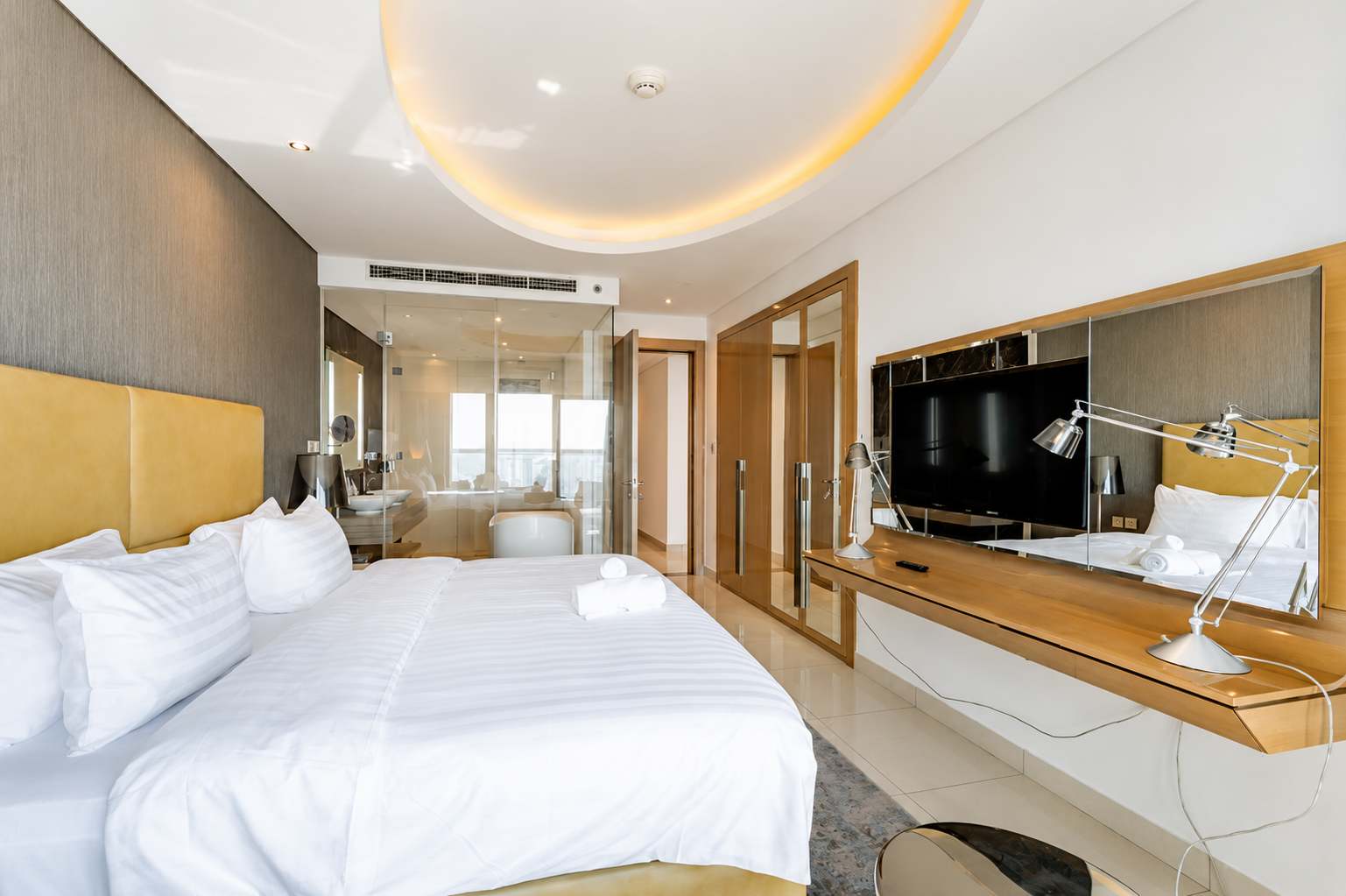 Luxury 3BR Apartment with Pool & Gym in Dubai - Image 12