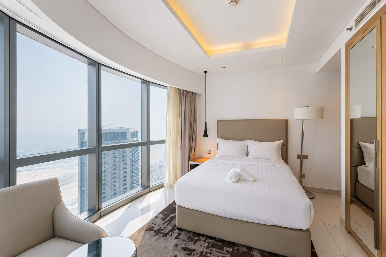 Luxury 3BR Apartment with Pool & Gym in Dubai - Image 25
