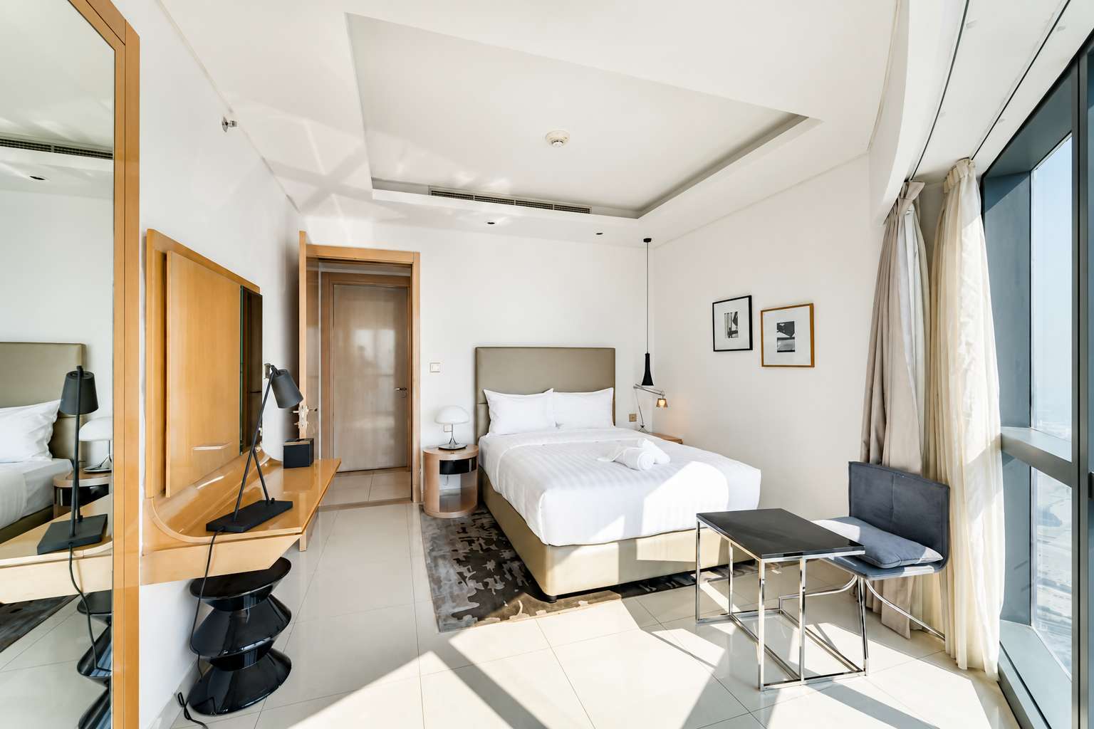 Luxury 3BR Apartment with Pool & Gym in Dubai - Image 18