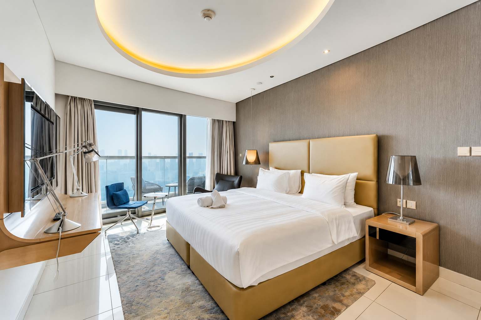 Luxury 3BR Apartment with Pool & Gym in Dubai - Image 10