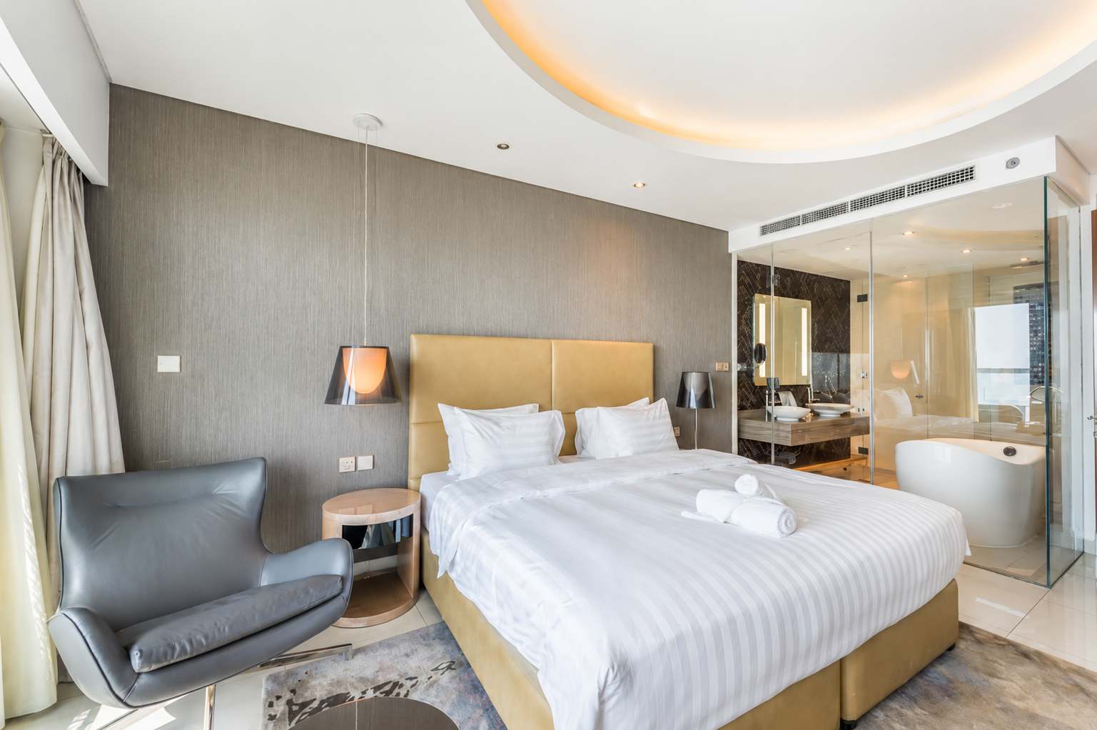 Luxury 3BR Apartment with Pool & Gym in Dubai - Image 13