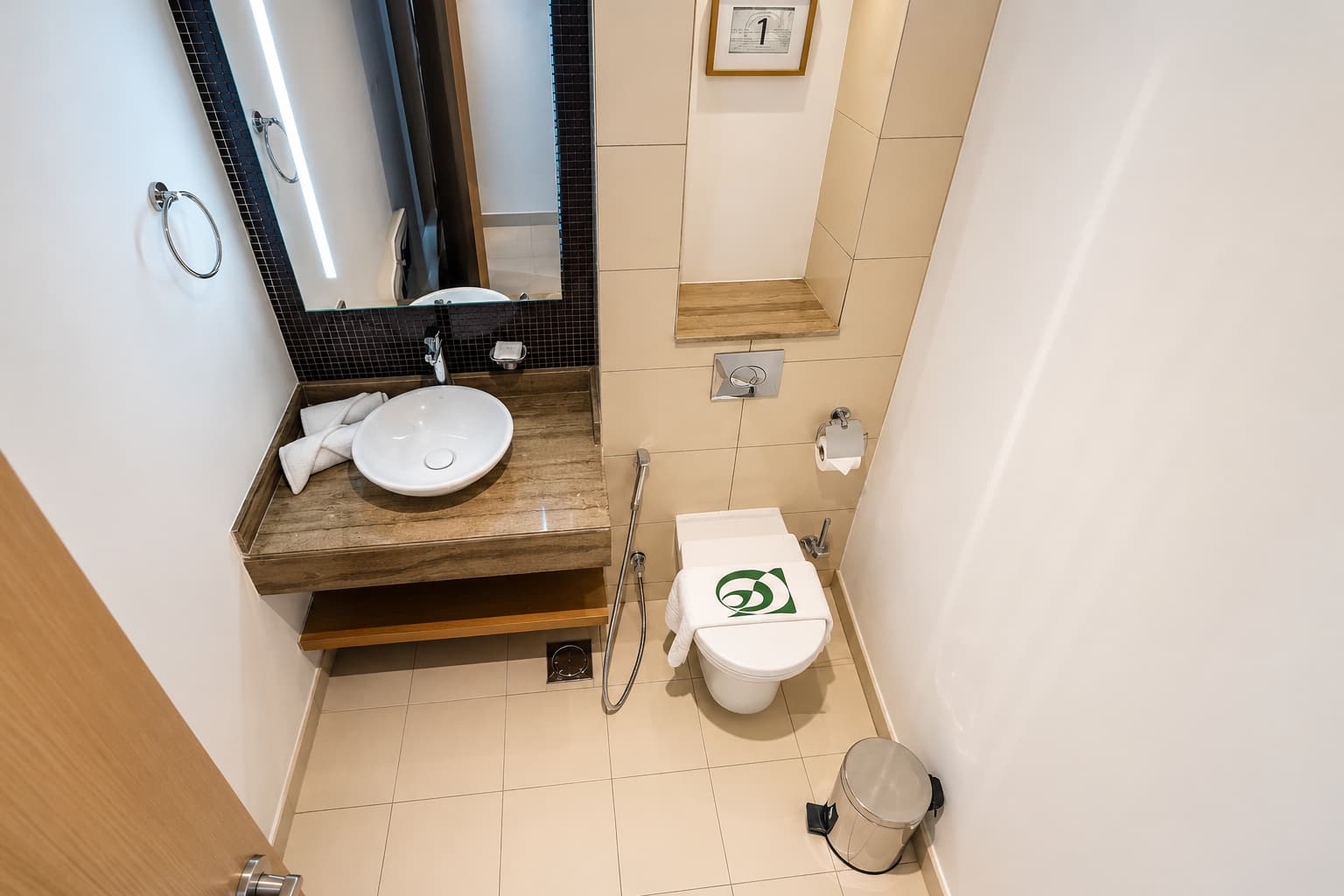 Luxury 3BR Apartment with Pool & Gym in Dubai - Image 27