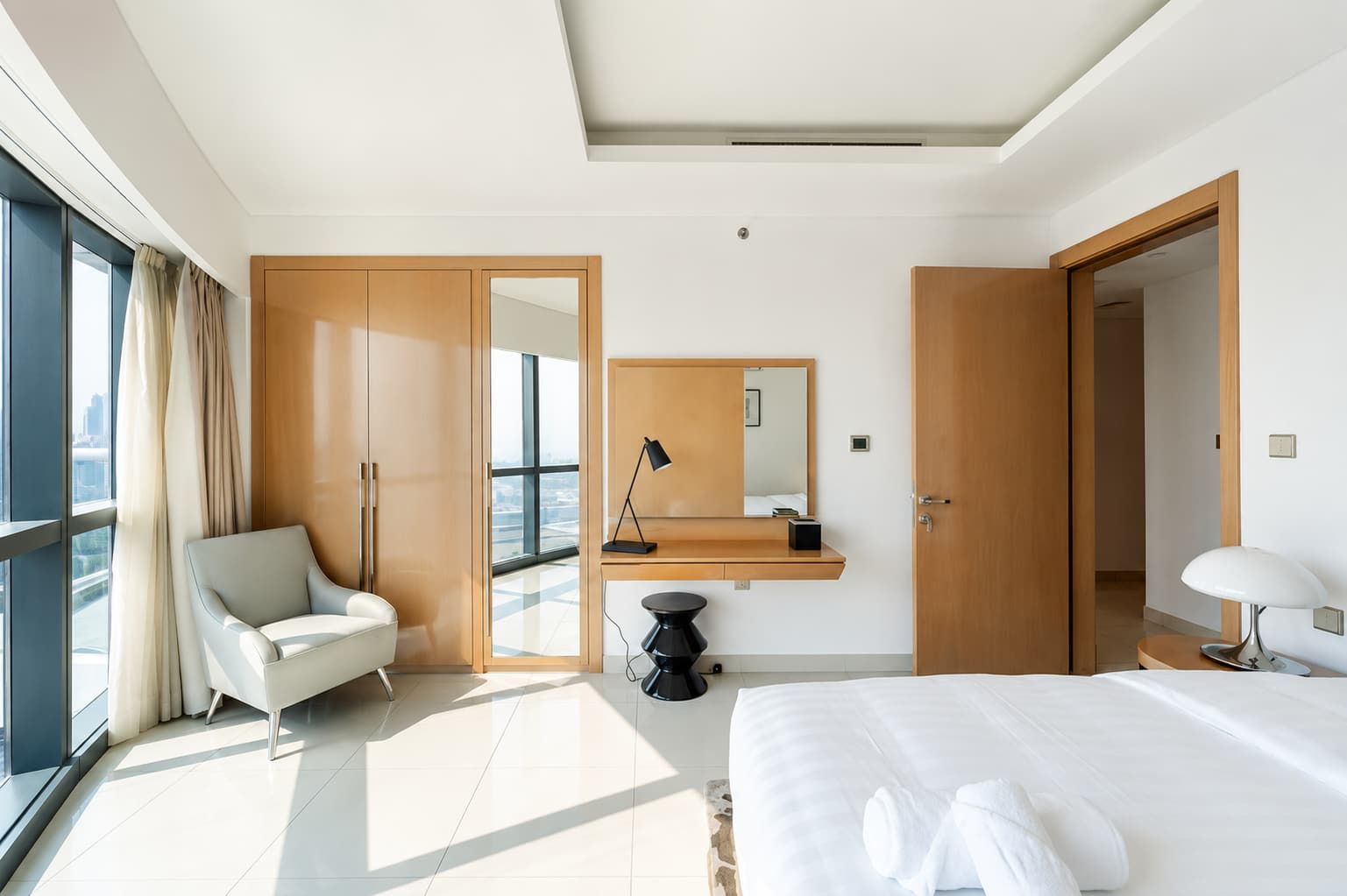 Luxury 3BR Apartment with Pool & Gym in Dubai - Image 21