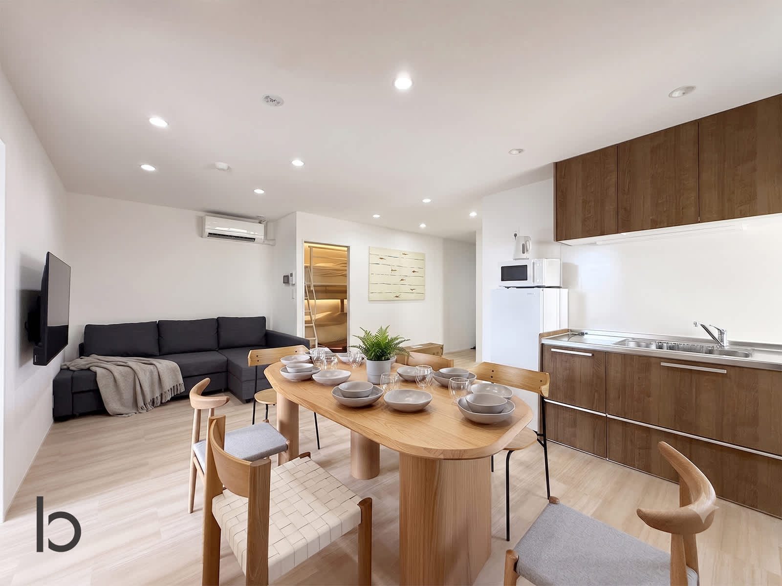 Spacious 3BR Apt with Bunk Bed 5 min Walk to Peace Park
