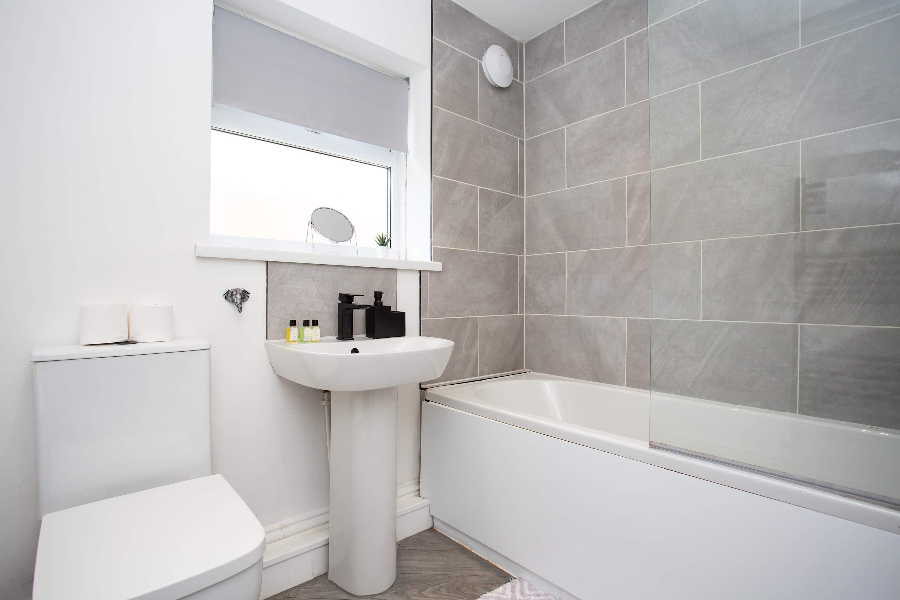 Vacant Nests 3 bed Close to Beamish Museum | WiFi in John Street DH9 0QW - Property image 9 - VivreStays