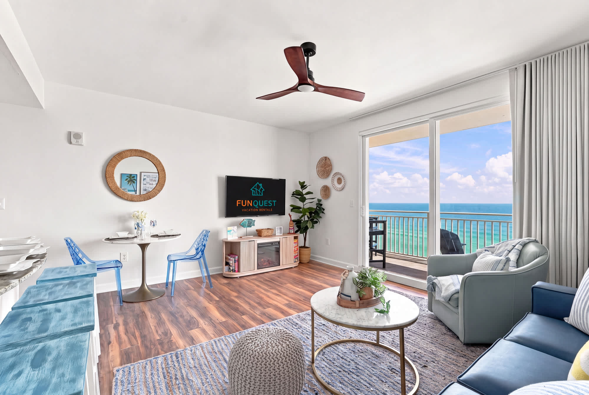 Splash 804E – Cozy living area with ocean view, seating, and a round dining table by large windows.